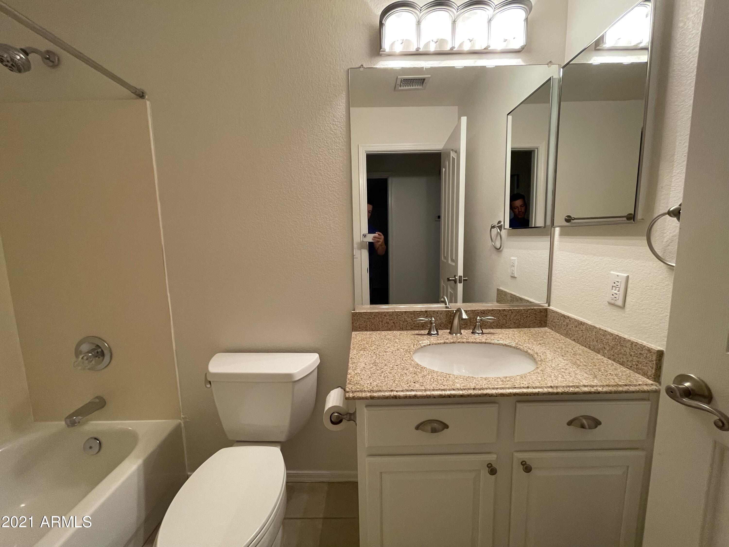 DESERT RIDGE - Residential Lease