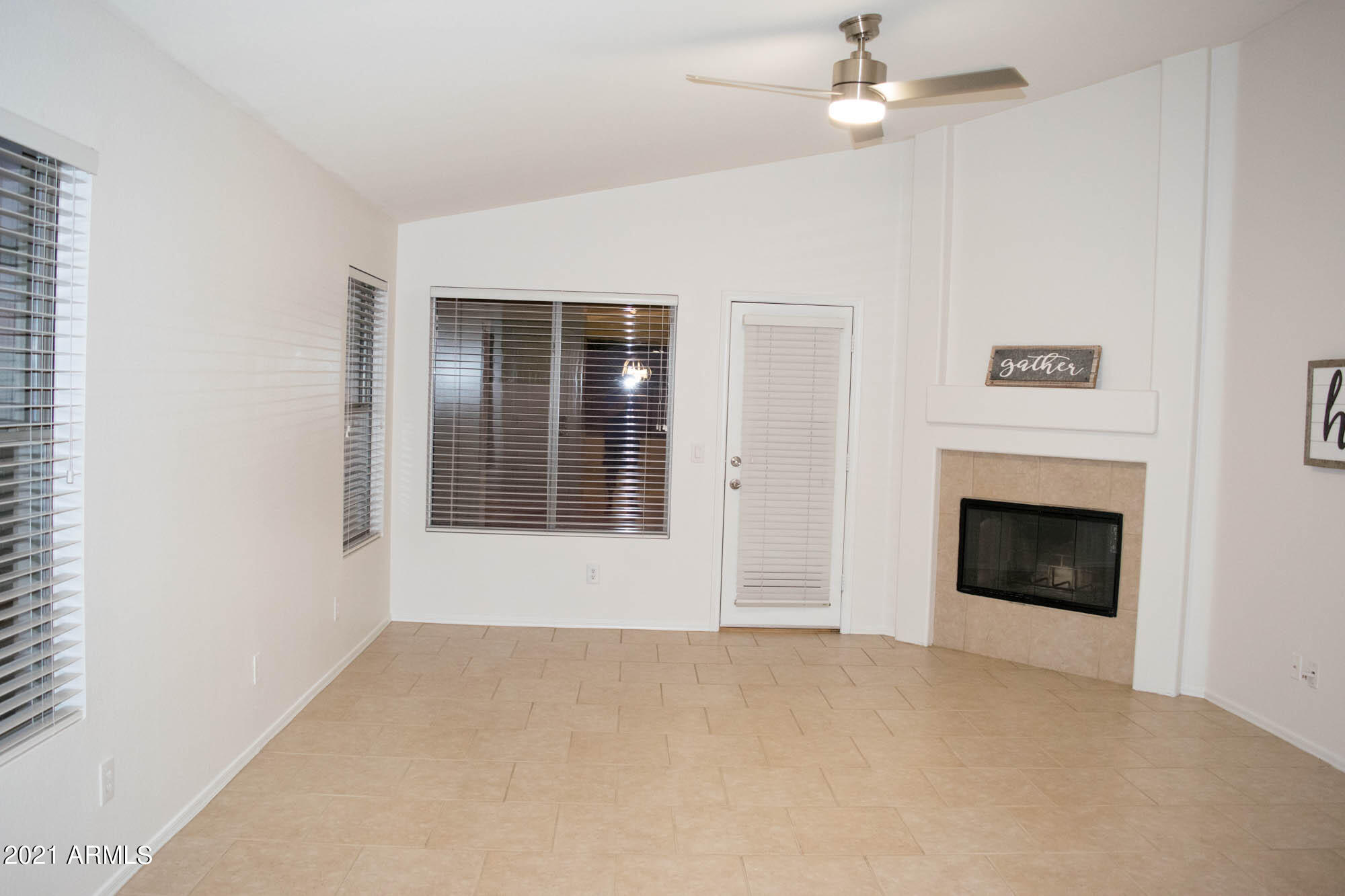 DESERT RIDGE - Residential Lease