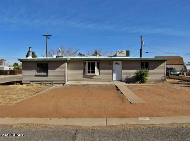 This newly updated, 3BR/2BA, 1634 sq.ft. rental in Huachuca City, AZ is minutes from Ft. Huachuca, AZ and Sierra Vista, AZ. The rental has two living areas, new flooring and central A/C. The rental is on a corner lot with a low-maintenance front yard. Call today.