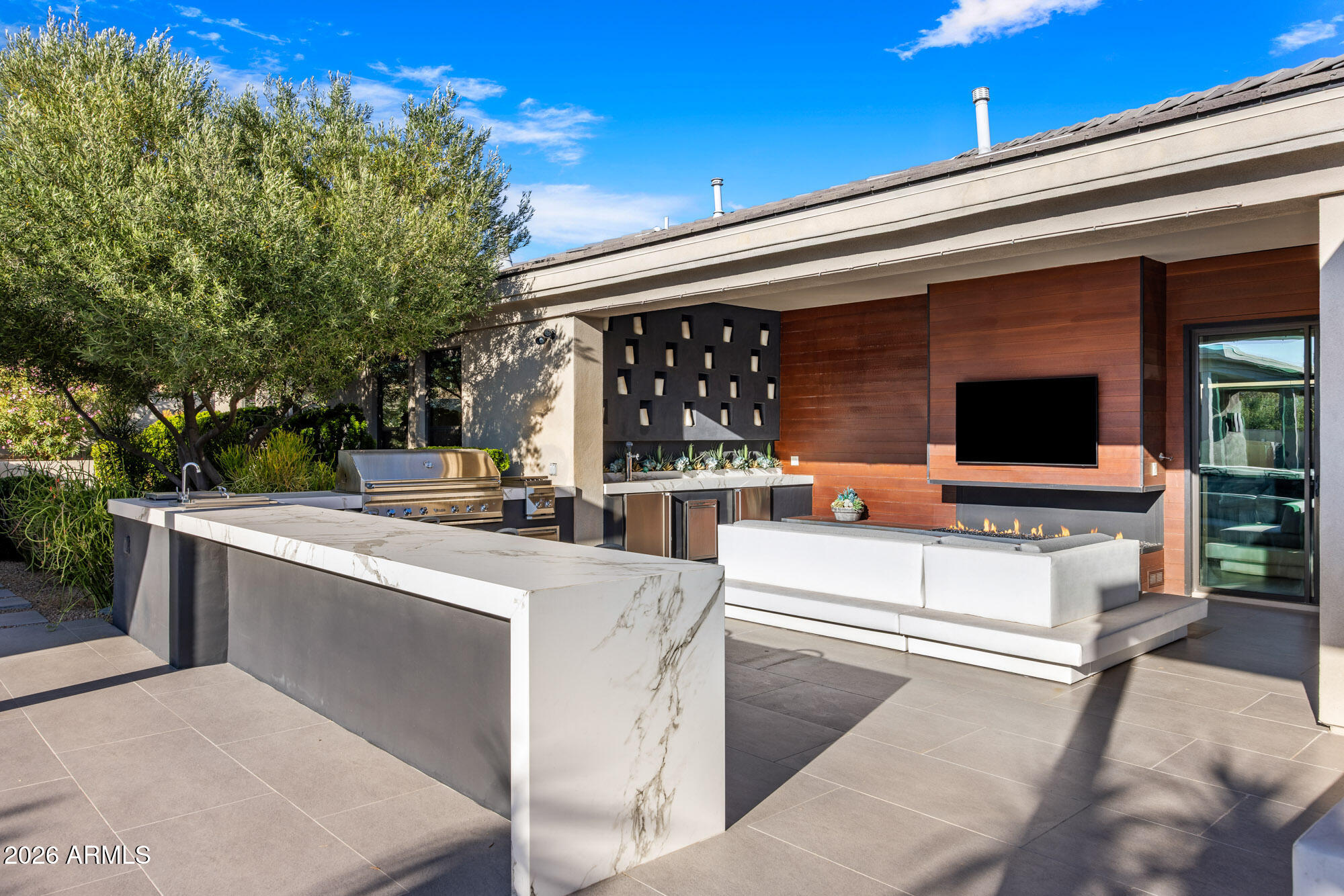 PINNACLE PEAK PLACE - Residential