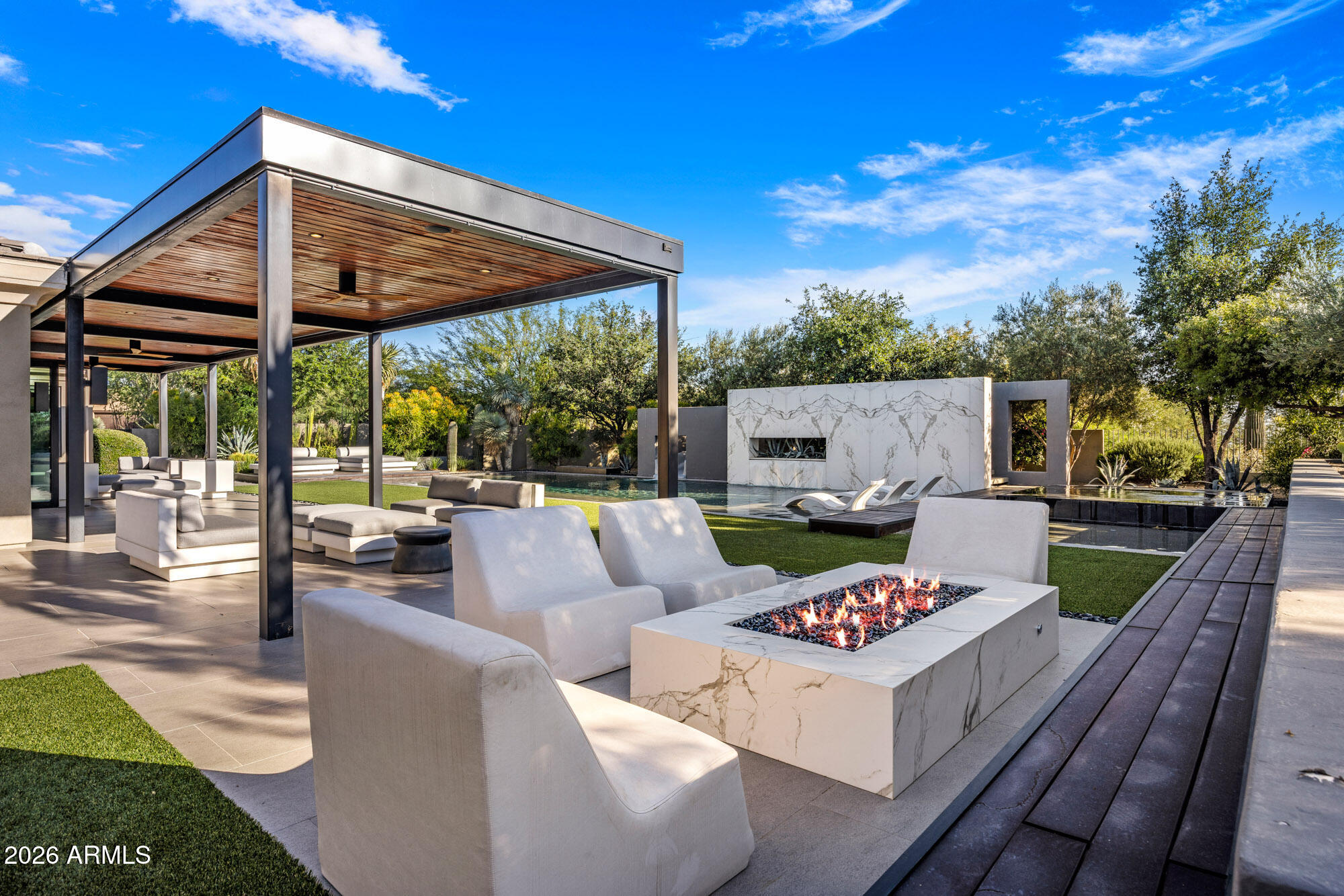 PINNACLE PEAK PLACE - Residential