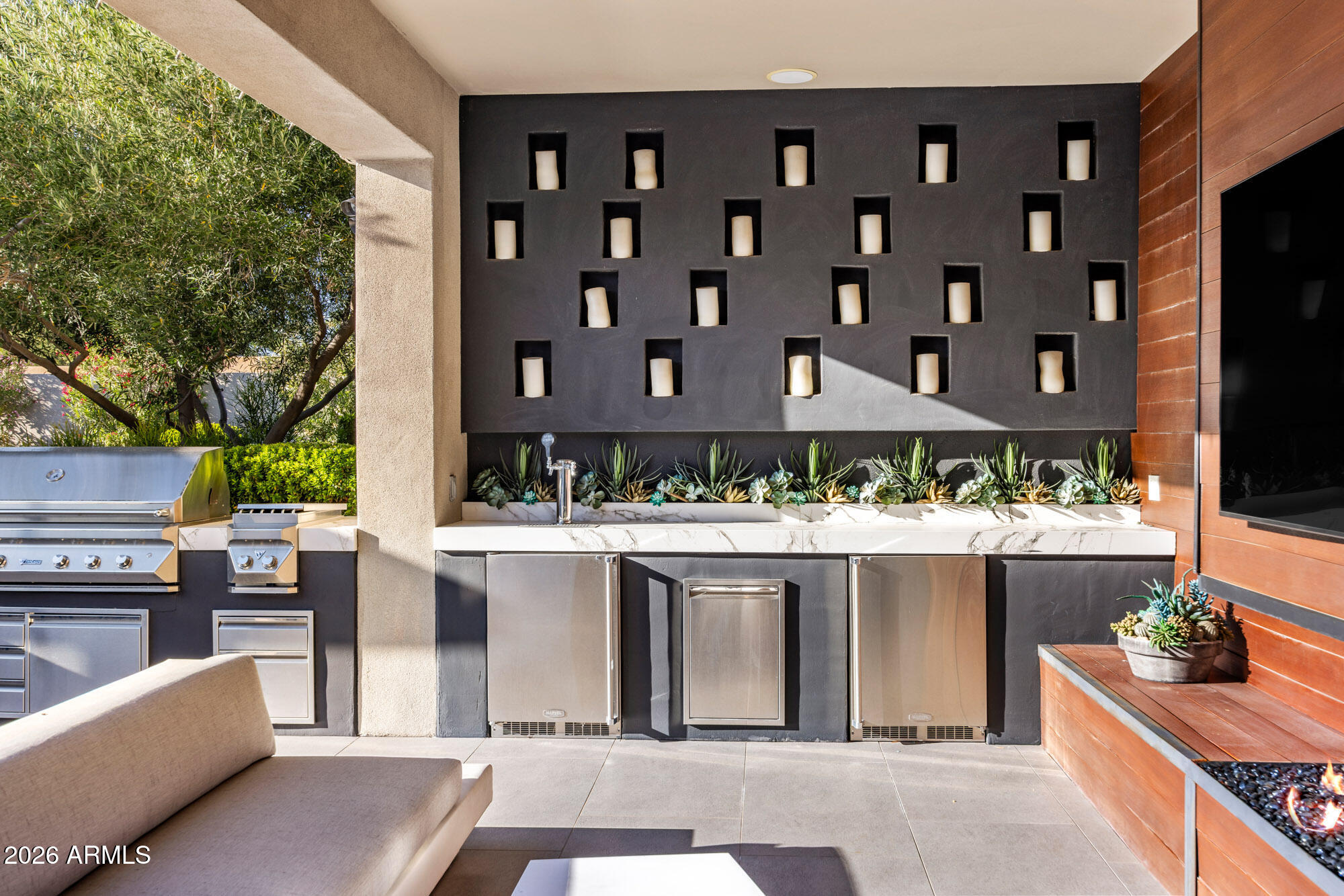 PINNACLE PEAK PLACE - Residential