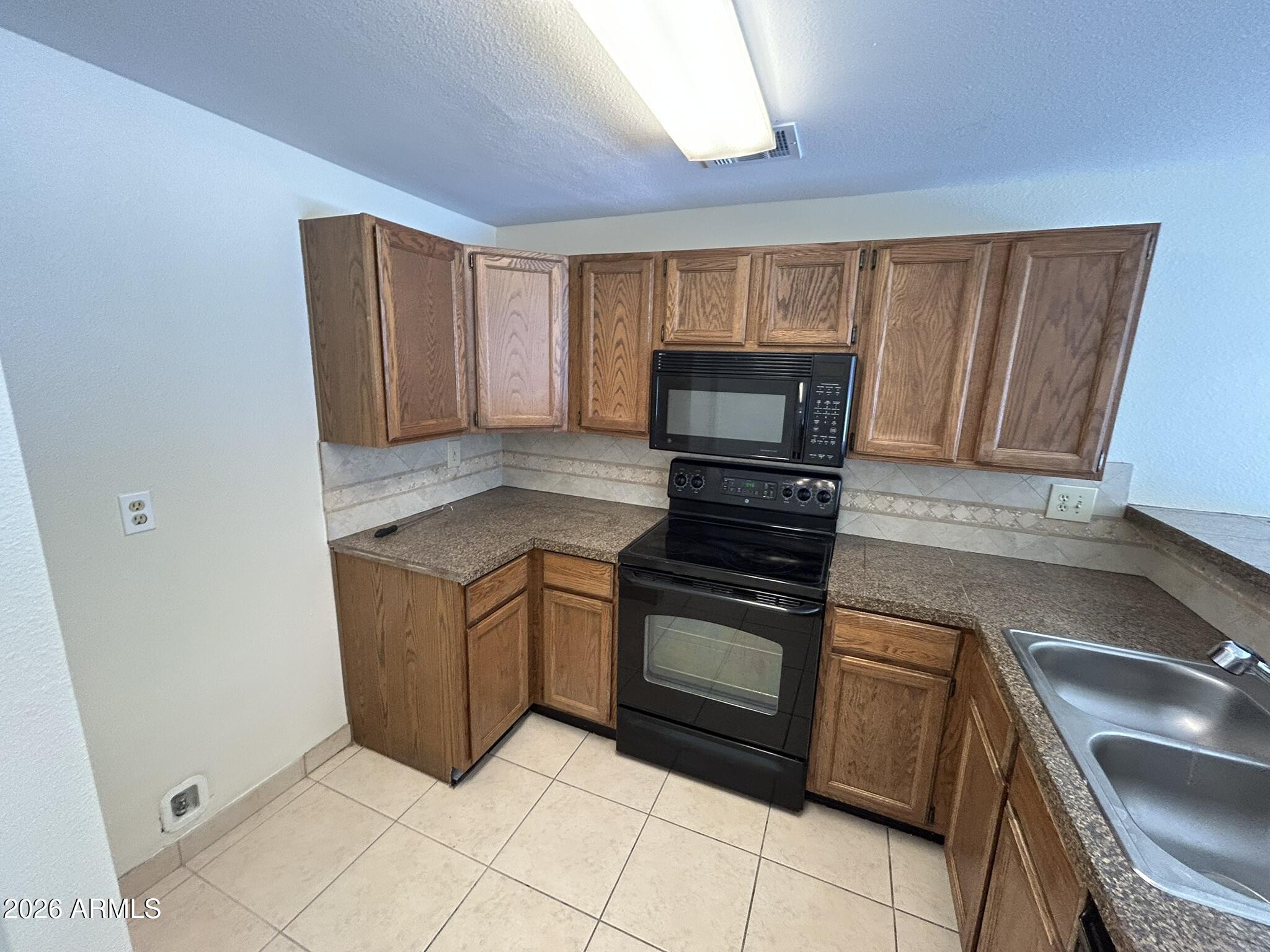 PULTE VILLAS CHANDLER - Residential Lease