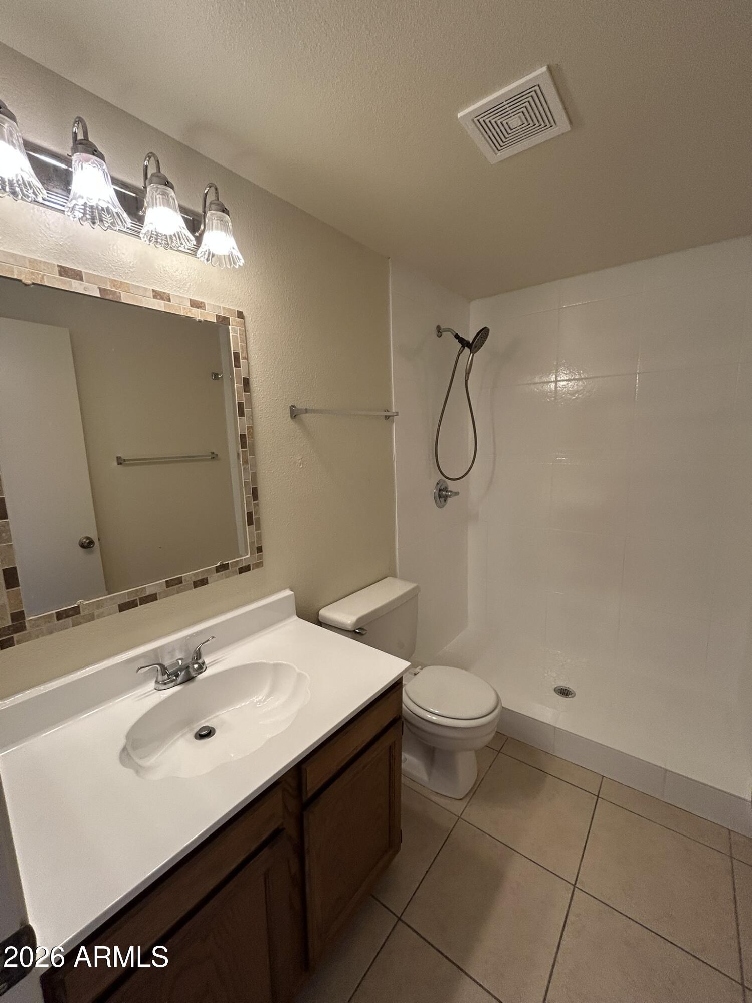 PULTE VILLAS CHANDLER - Residential Lease