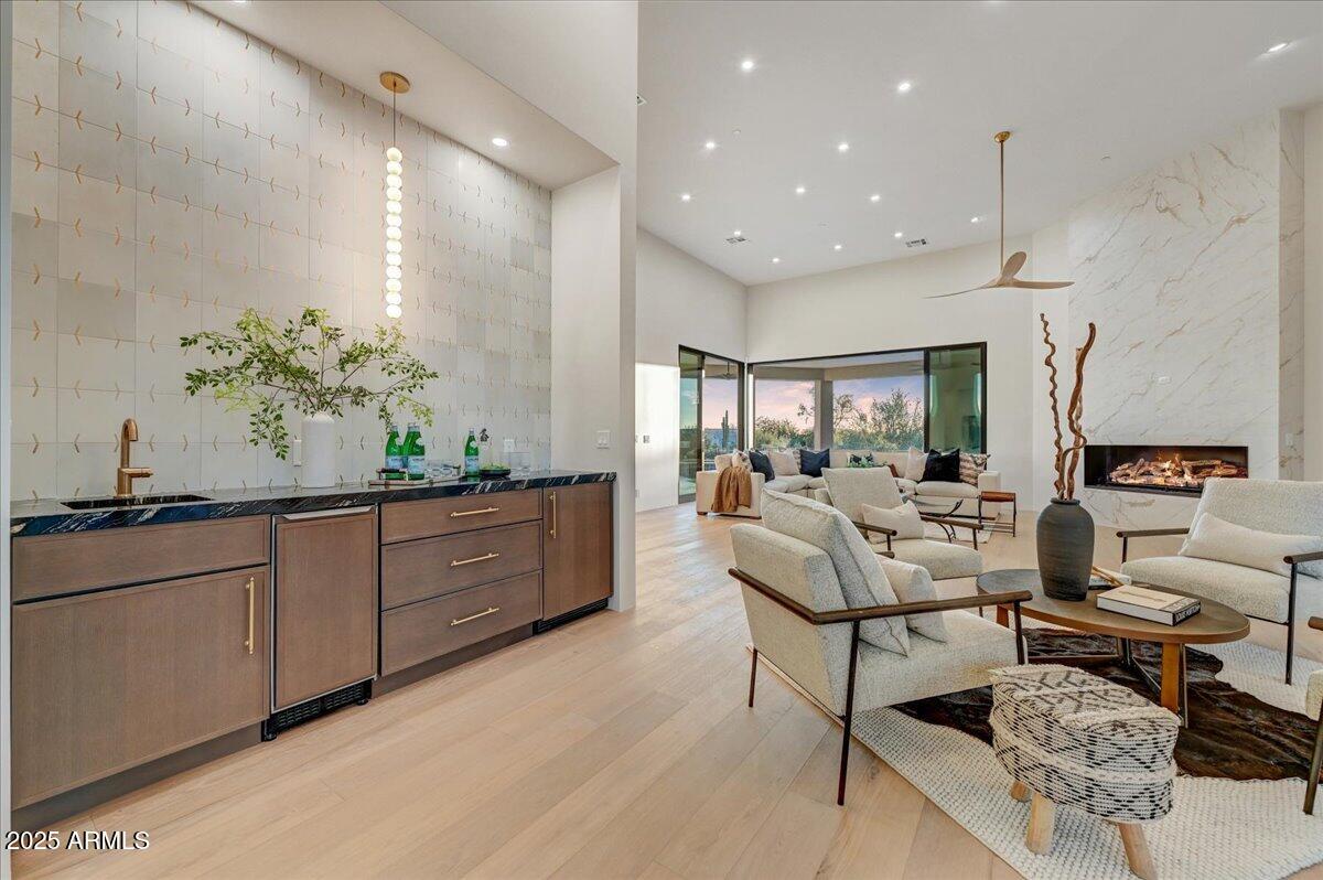 PINNACLE PEAK VISTAS - Residential
