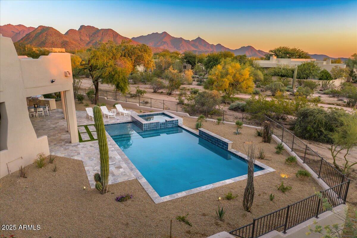 PINNACLE PEAK VISTAS - Residential