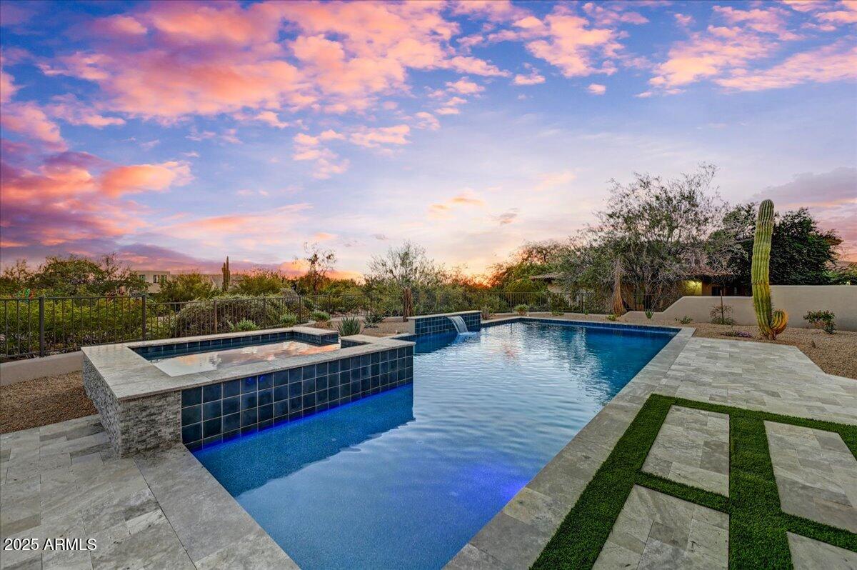 PINNACLE PEAK VISTAS - Residential
