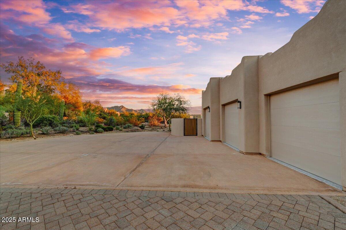 PINNACLE PEAK VISTAS - Residential
