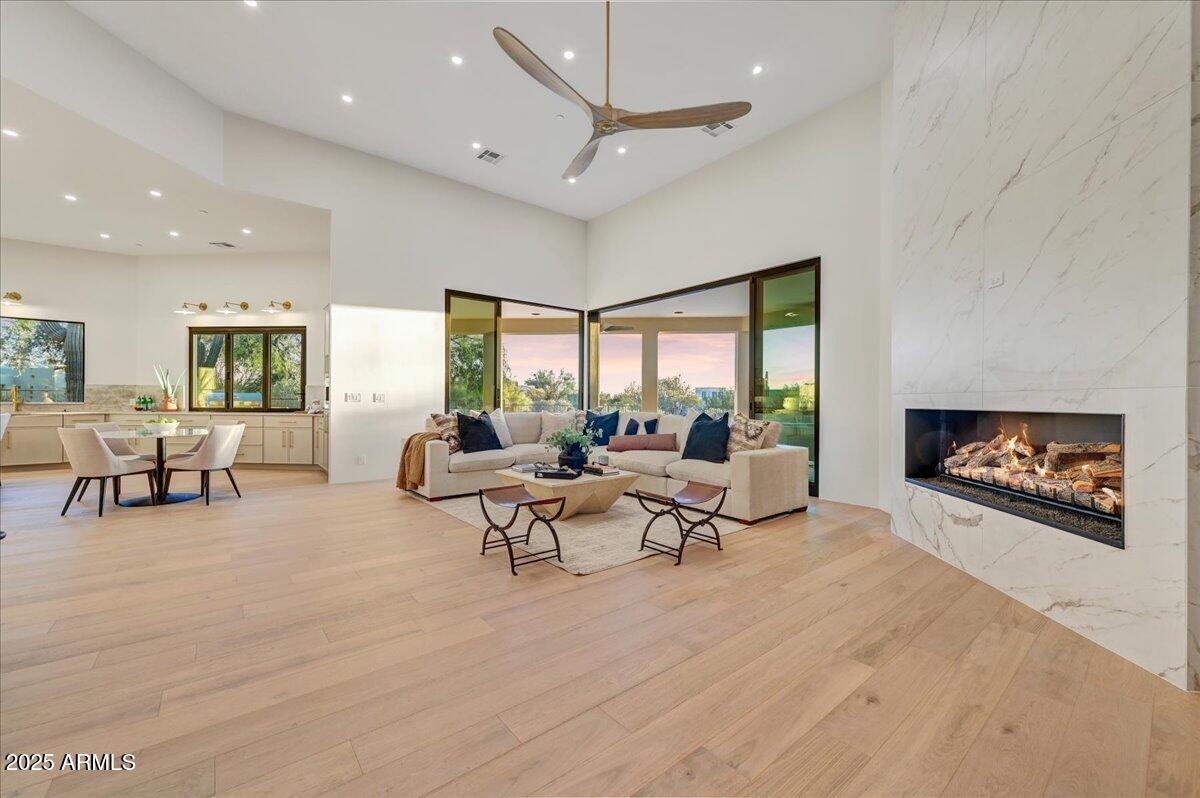 PINNACLE PEAK VISTAS - Residential