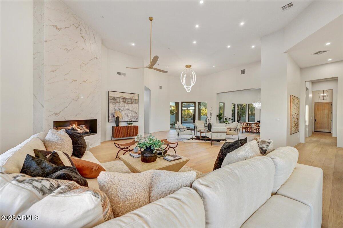PINNACLE PEAK VISTAS - Residential