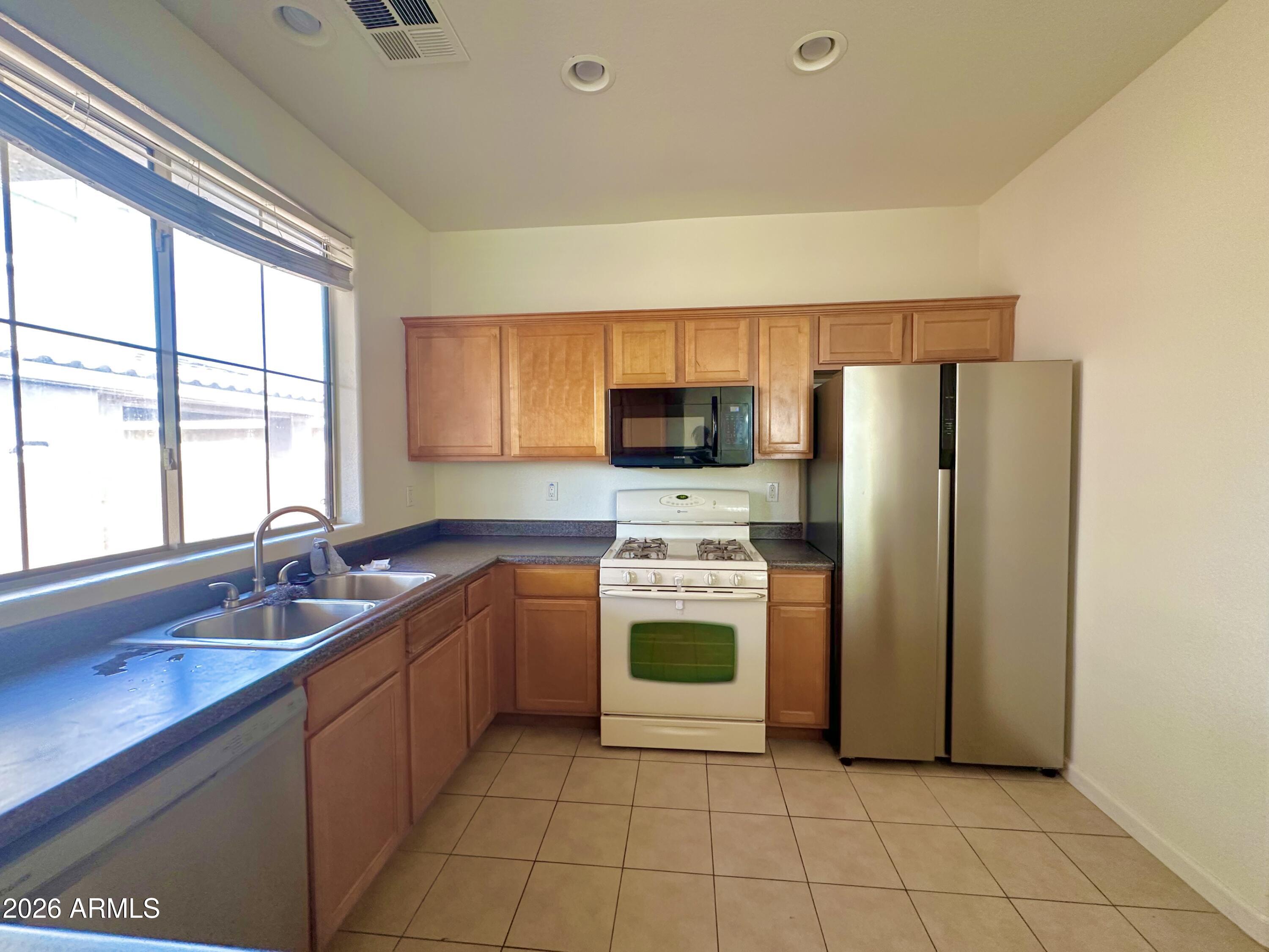 PALM VALLEY PHASE 1 - Residential Lease