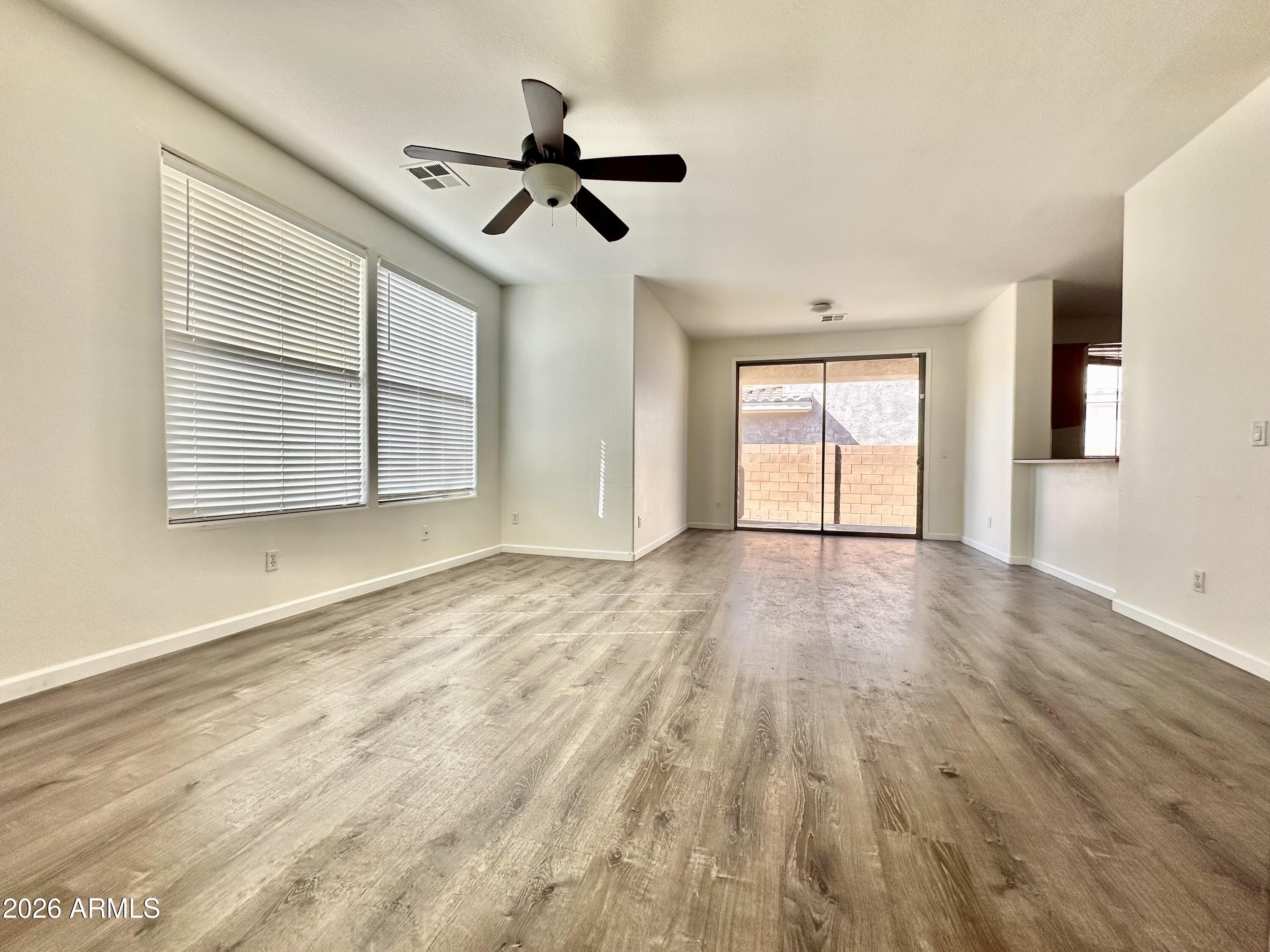 PALM VALLEY PHASE 1 - Residential Lease