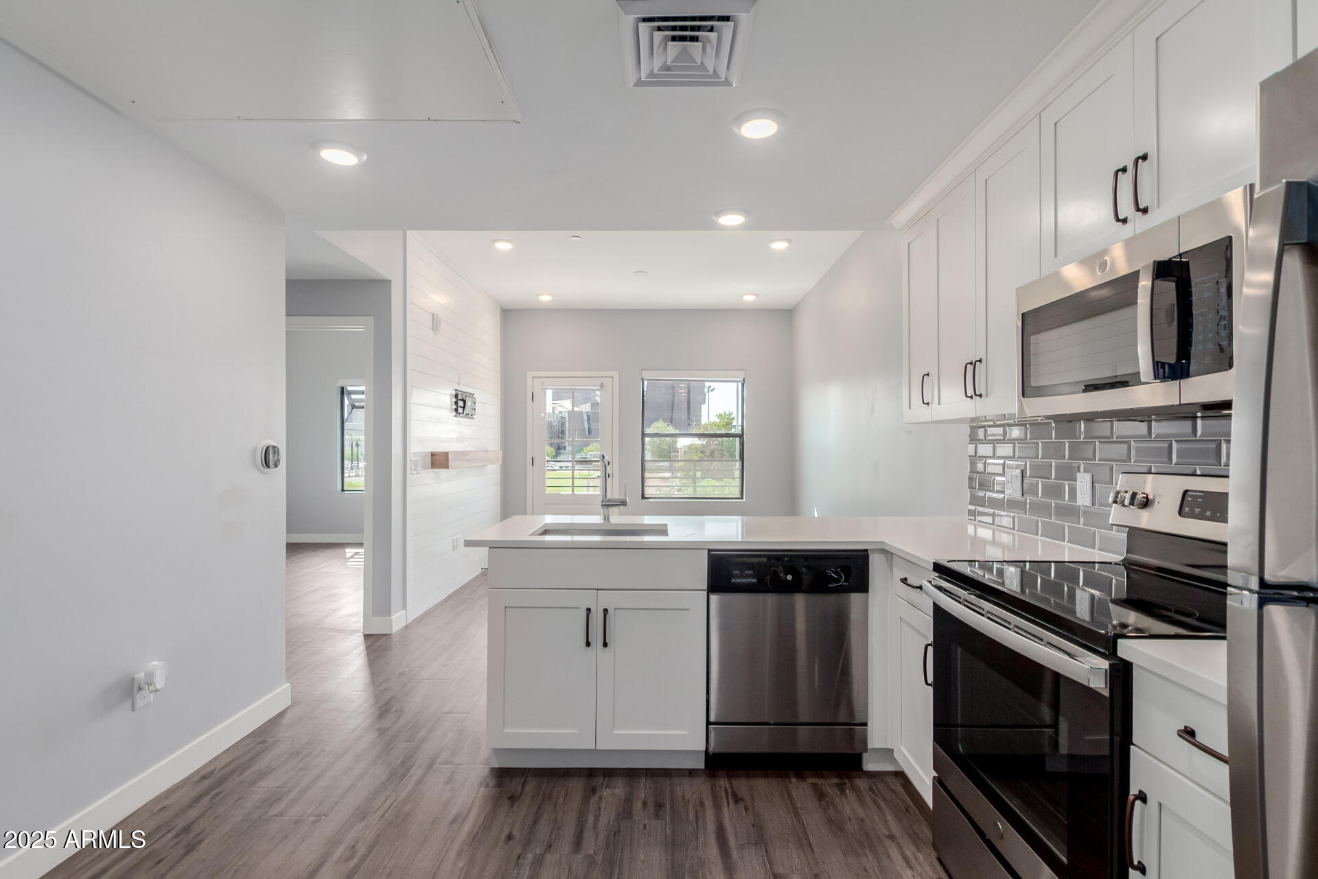 RESIDENCY AT VERDE PARK CONDOMINIUMS AMD - Residential Lease