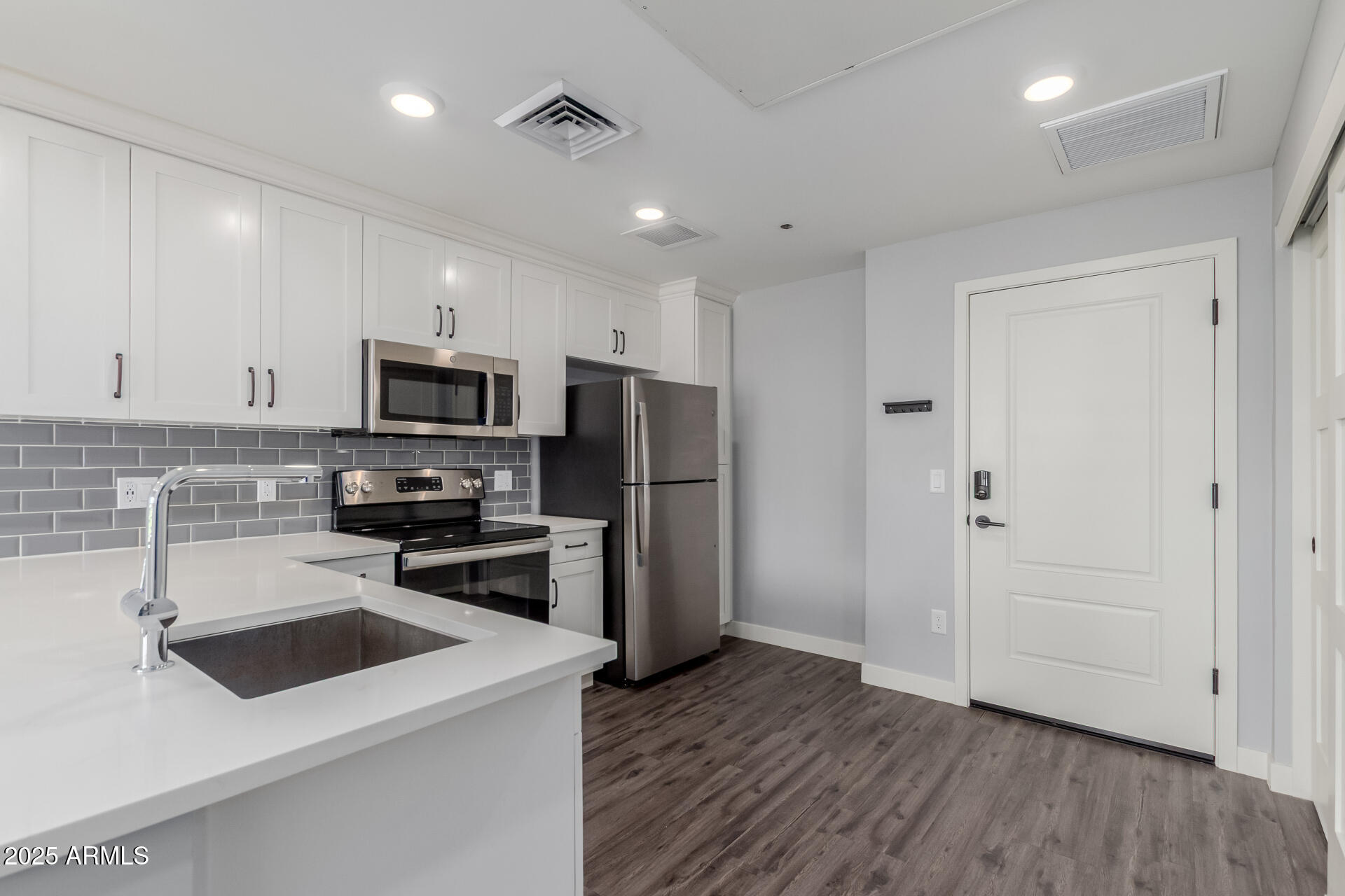 RESIDENCY AT VERDE PARK CONDOMINIUMS AMD - Residential Lease