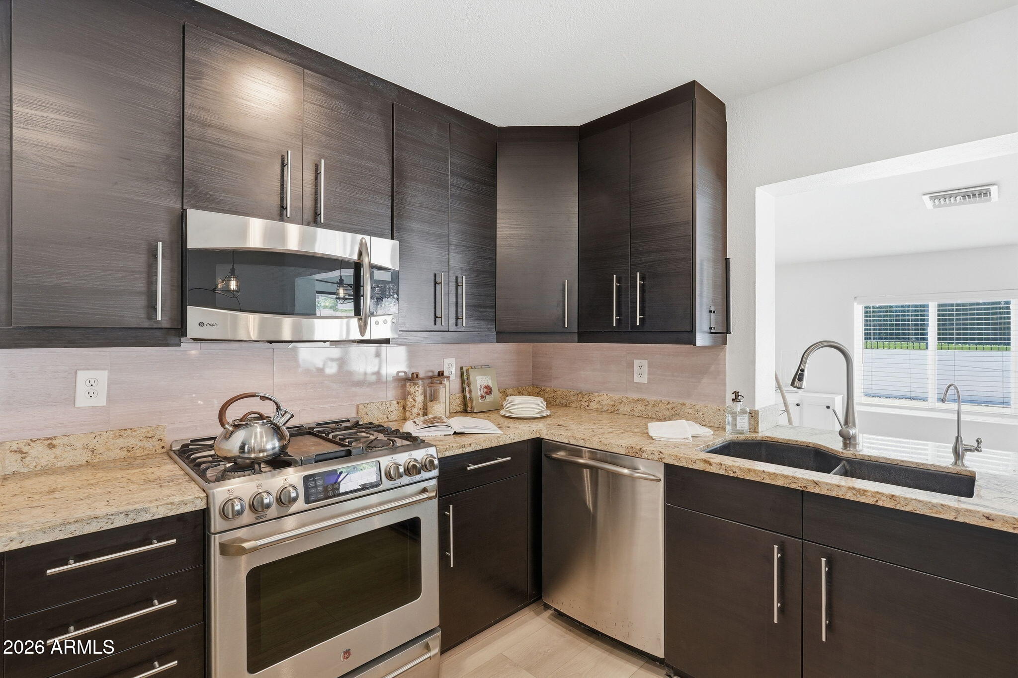 PARADISE PLAZA - Residential