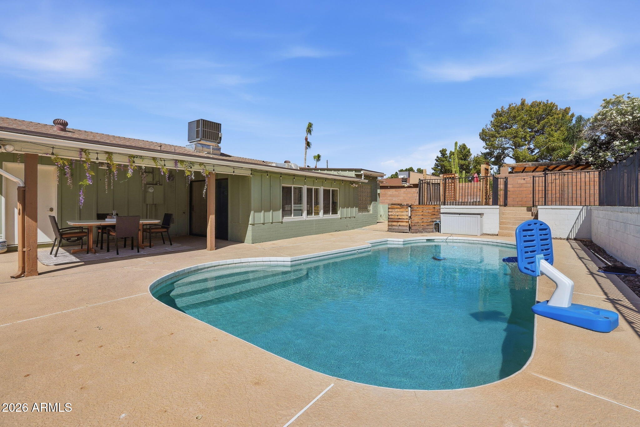 PARADISE PLAZA - Residential