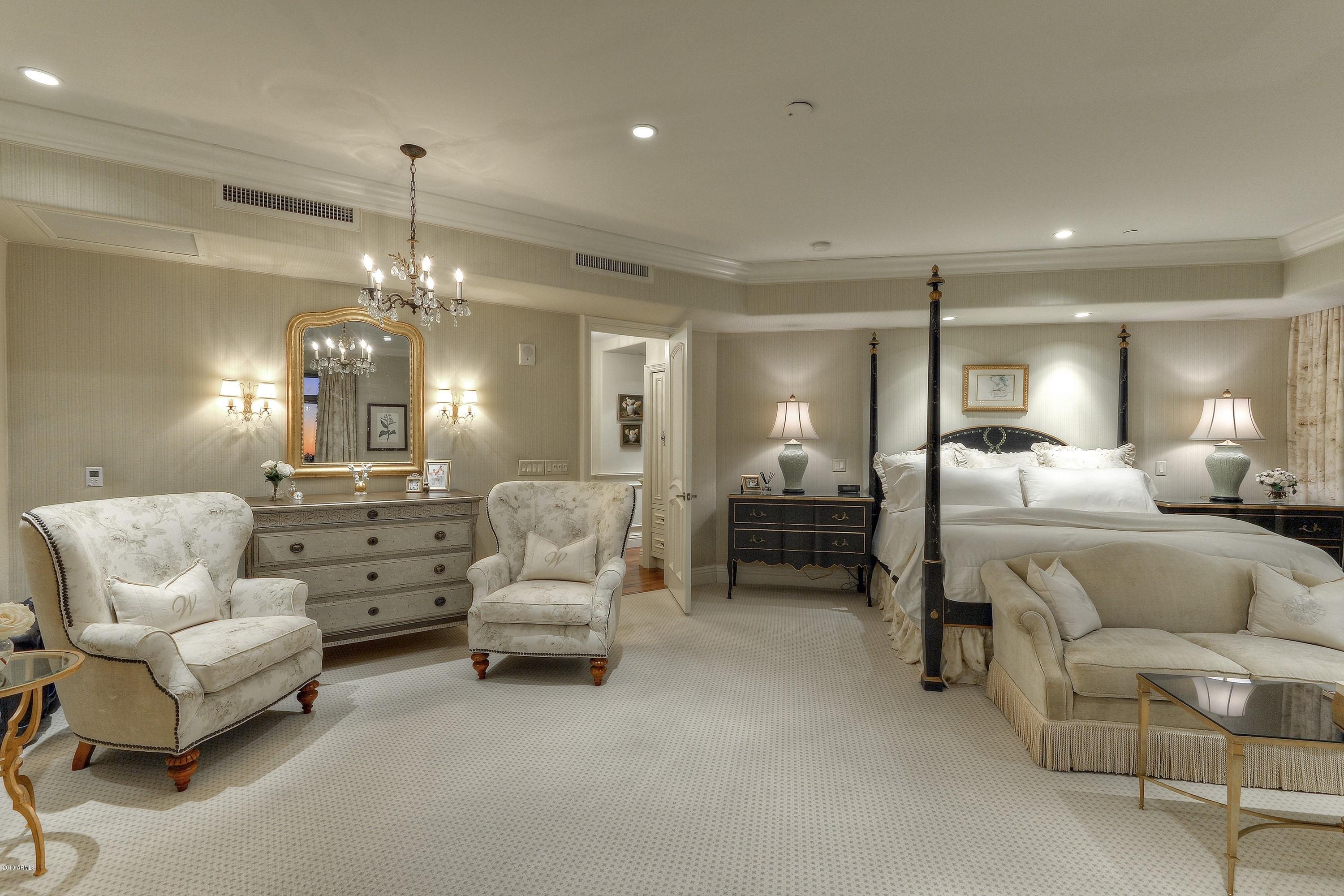 SCOTTSDALE WATERFRONT RESIDENCES - Residential