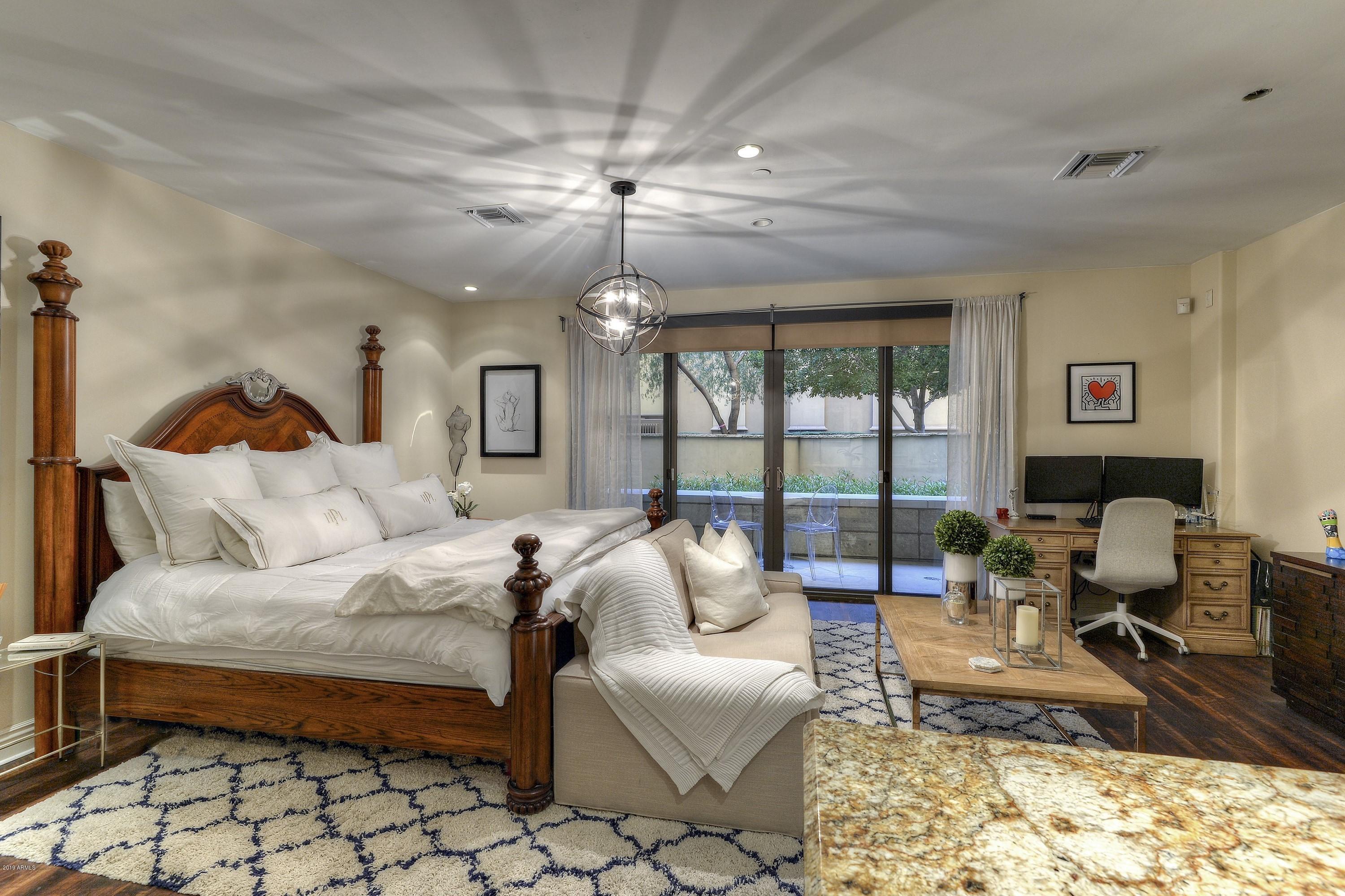 SCOTTSDALE WATERFRONT RESIDENCES - Residential