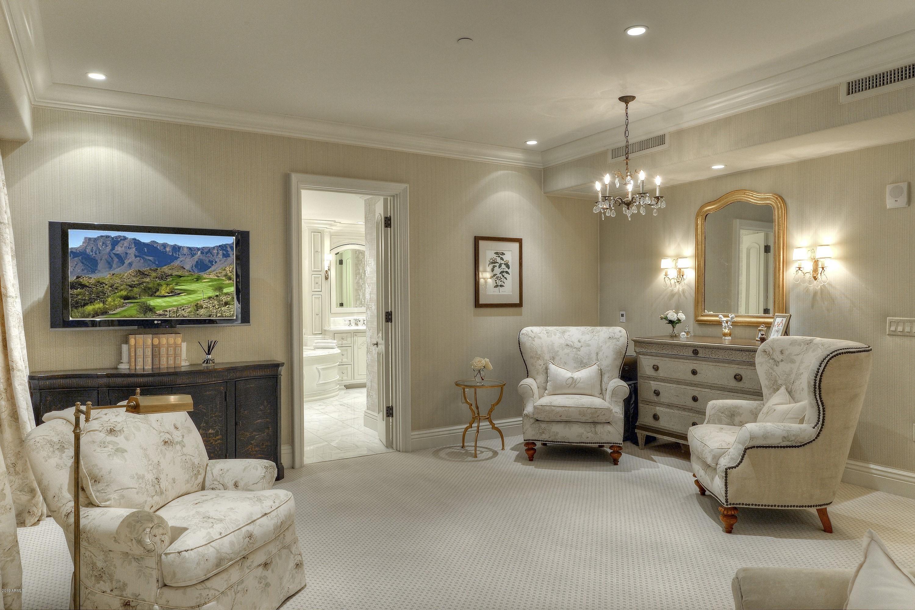 SCOTTSDALE WATERFRONT RESIDENCES - Residential