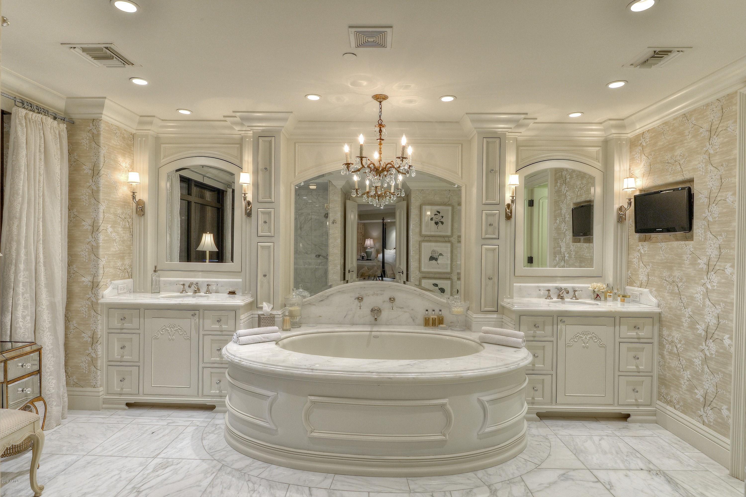 SCOTTSDALE WATERFRONT RESIDENCES - Residential