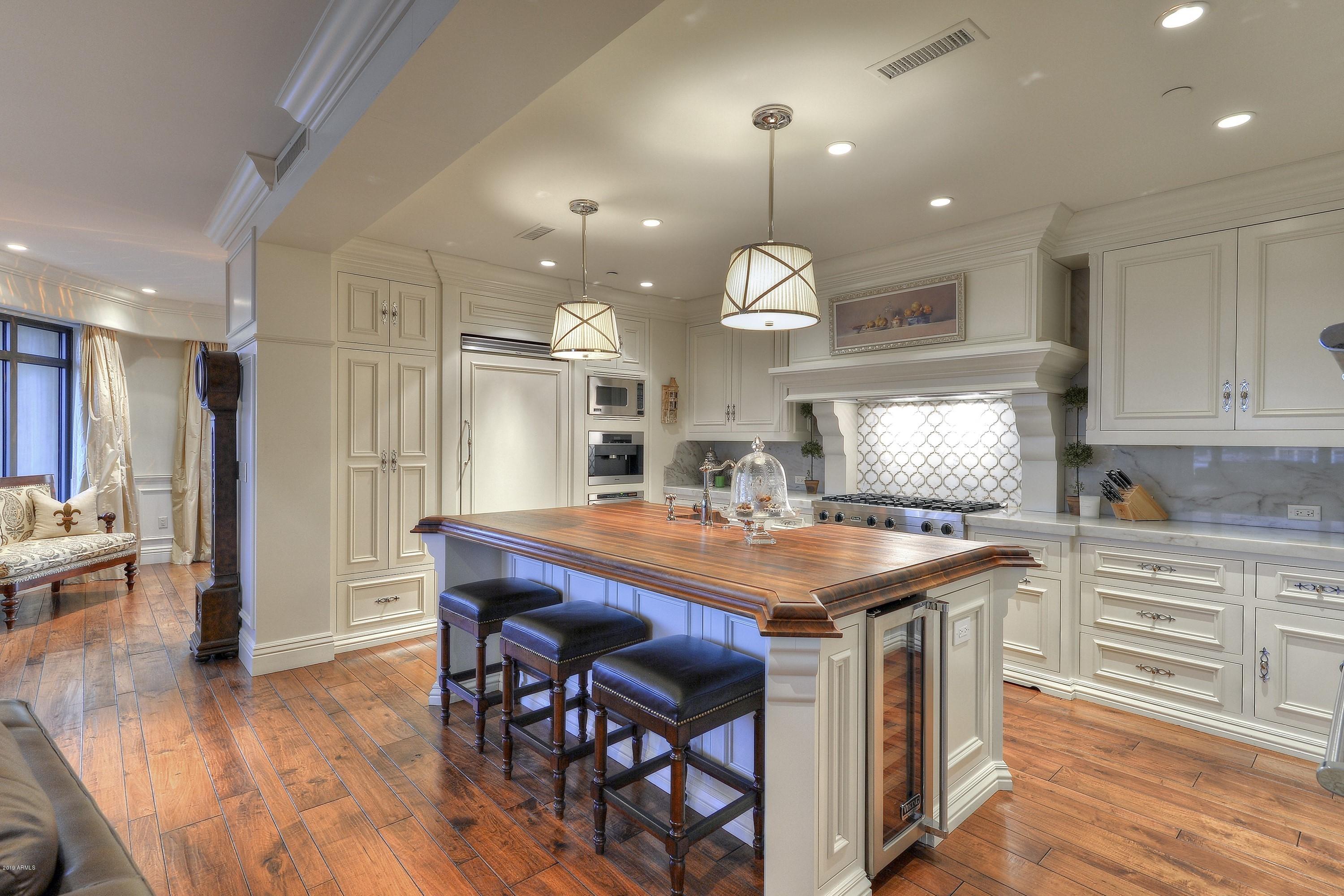 SCOTTSDALE WATERFRONT RESIDENCES - Residential