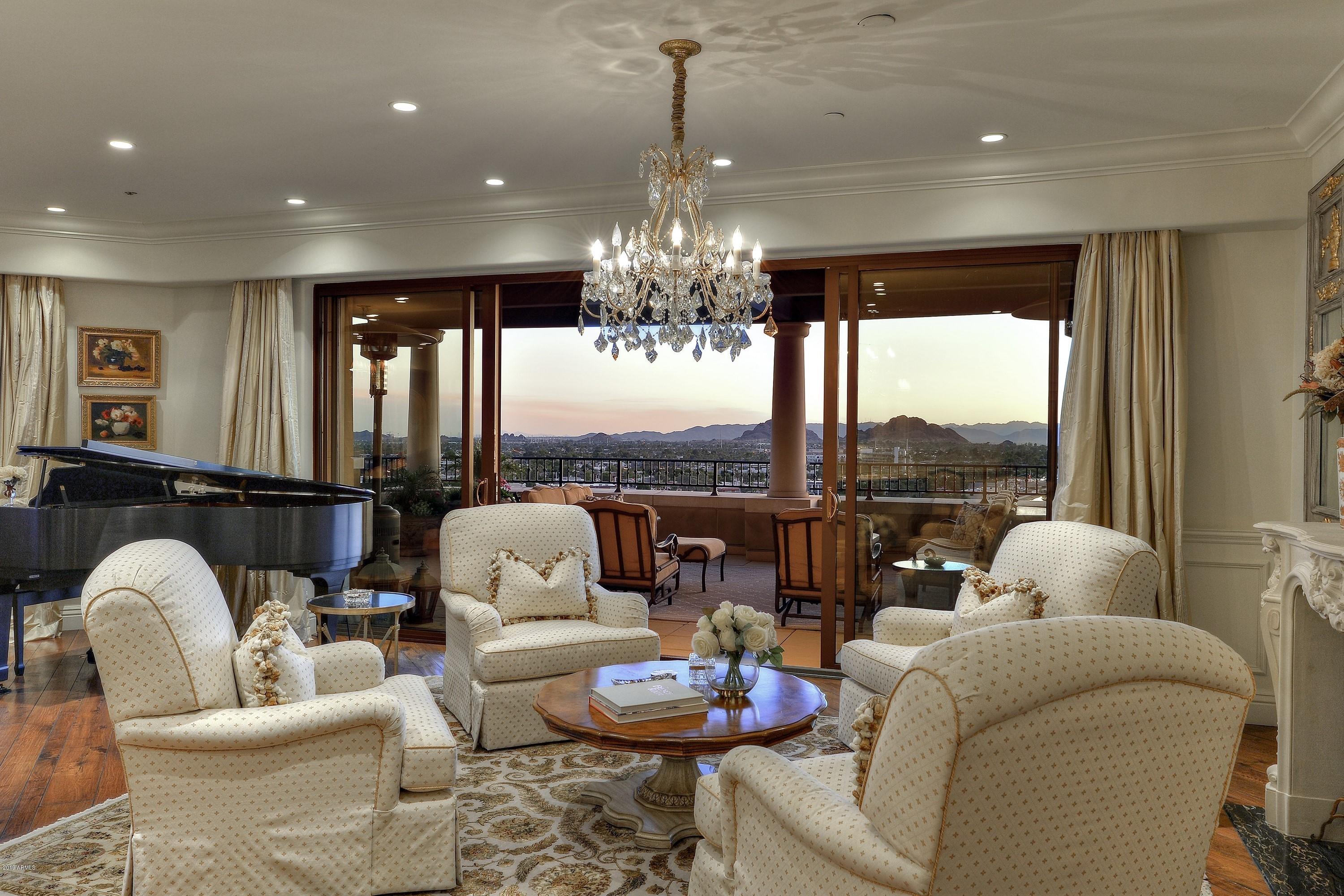 SCOTTSDALE WATERFRONT RESIDENCES - Residential