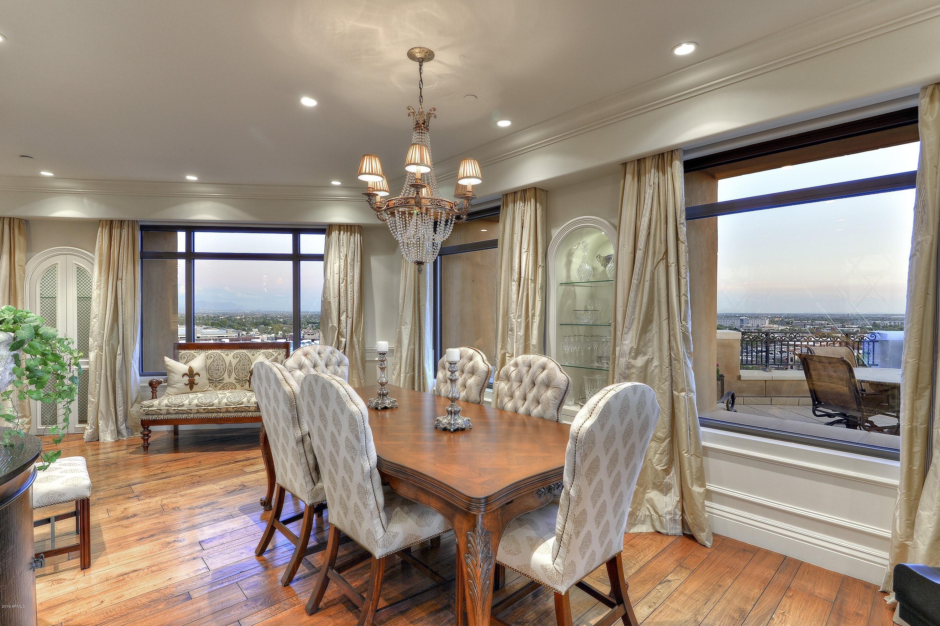 SCOTTSDALE WATERFRONT RESIDENCES - Residential