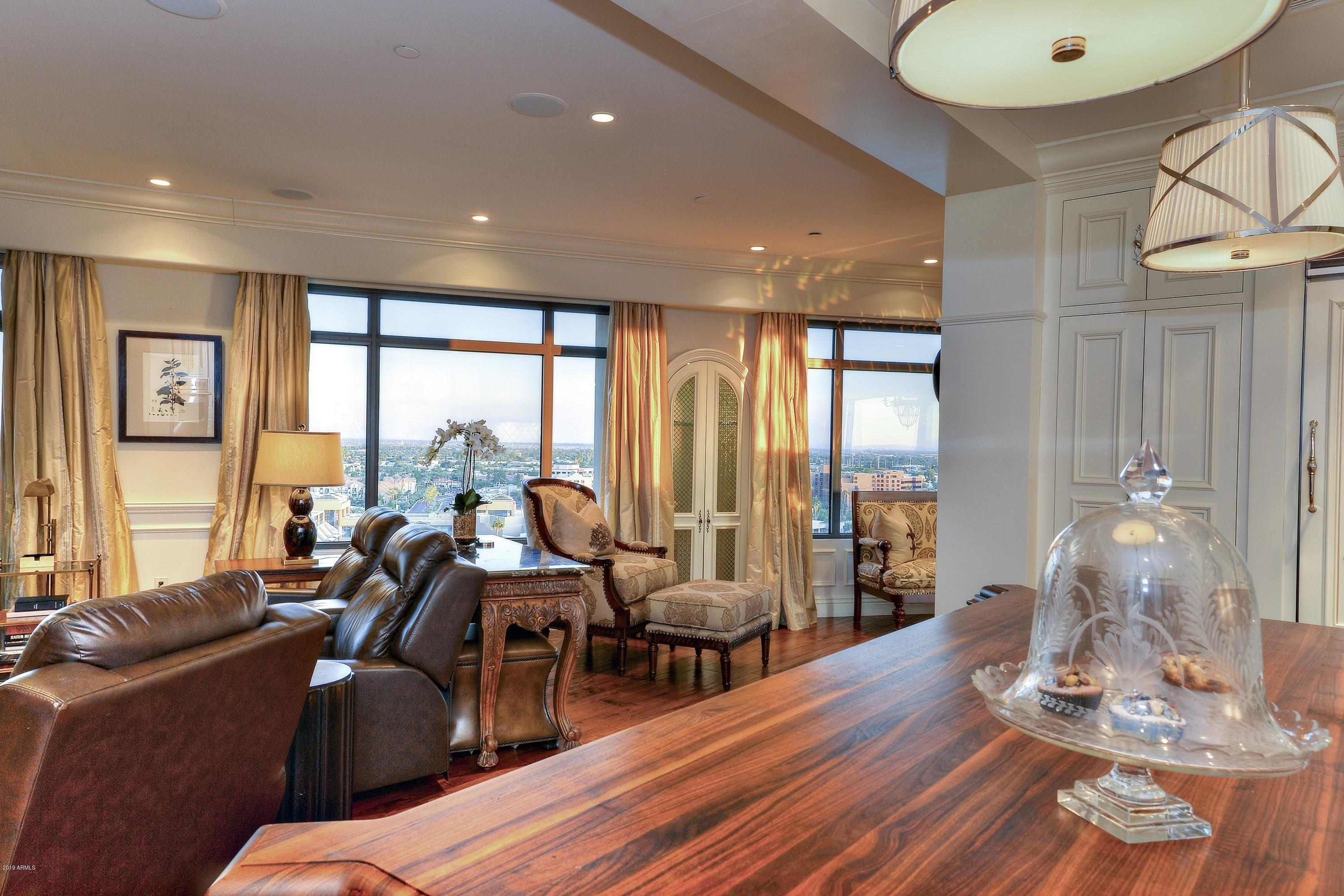 SCOTTSDALE WATERFRONT RESIDENCES - Residential