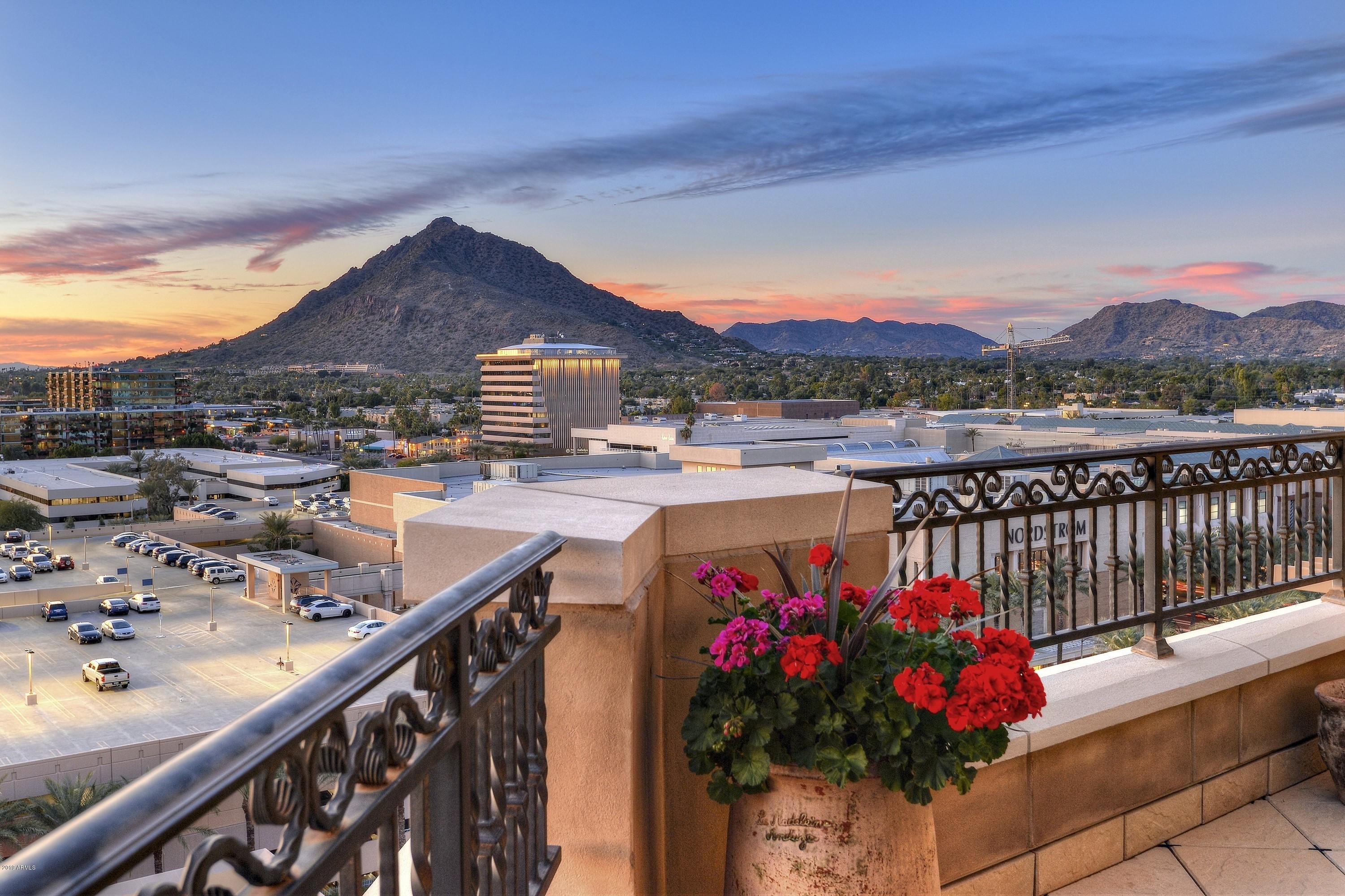 SCOTTSDALE WATERFRONT RESIDENCES - Residential