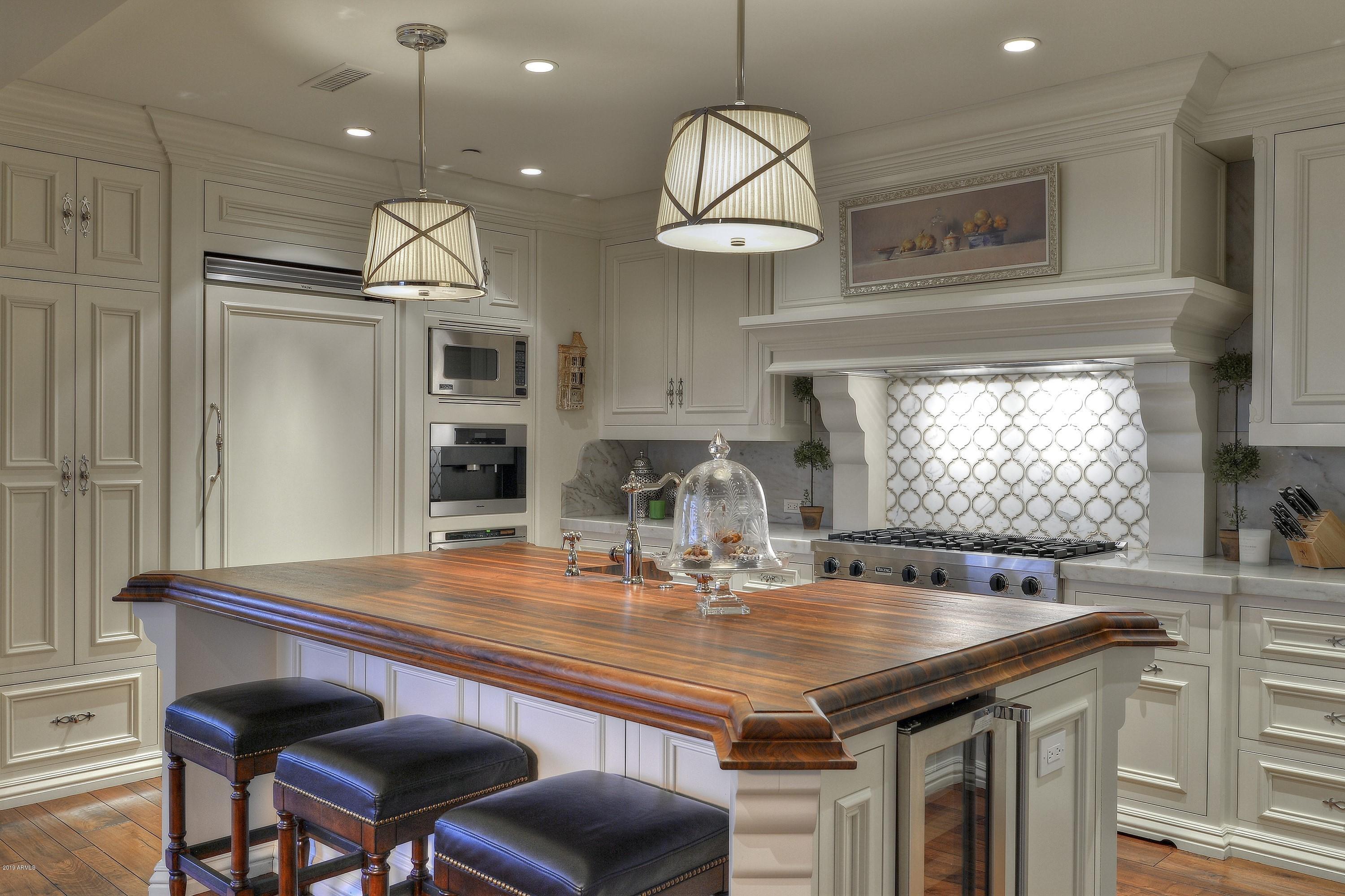 SCOTTSDALE WATERFRONT RESIDENCES - Residential