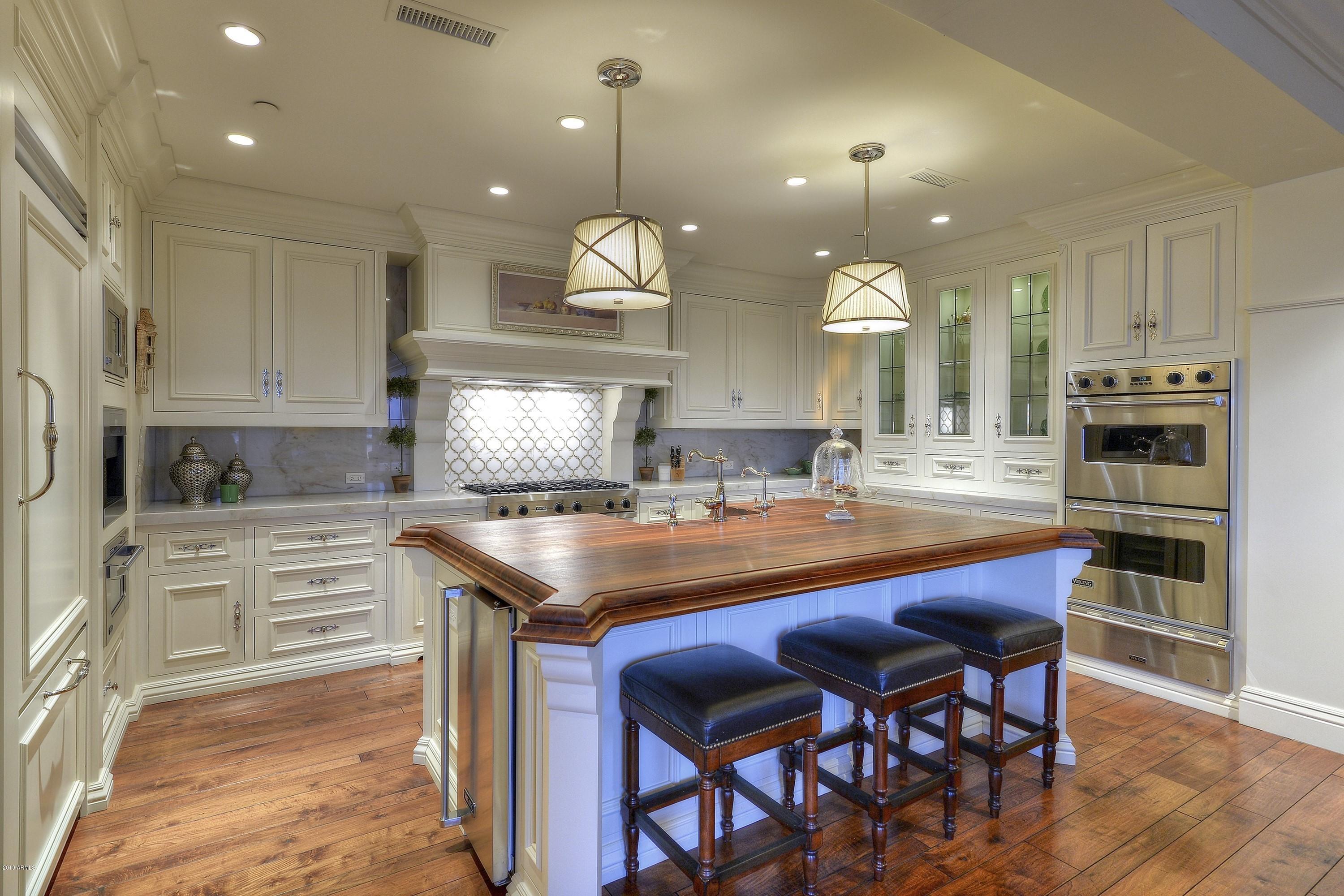 SCOTTSDALE WATERFRONT RESIDENCES - Residential