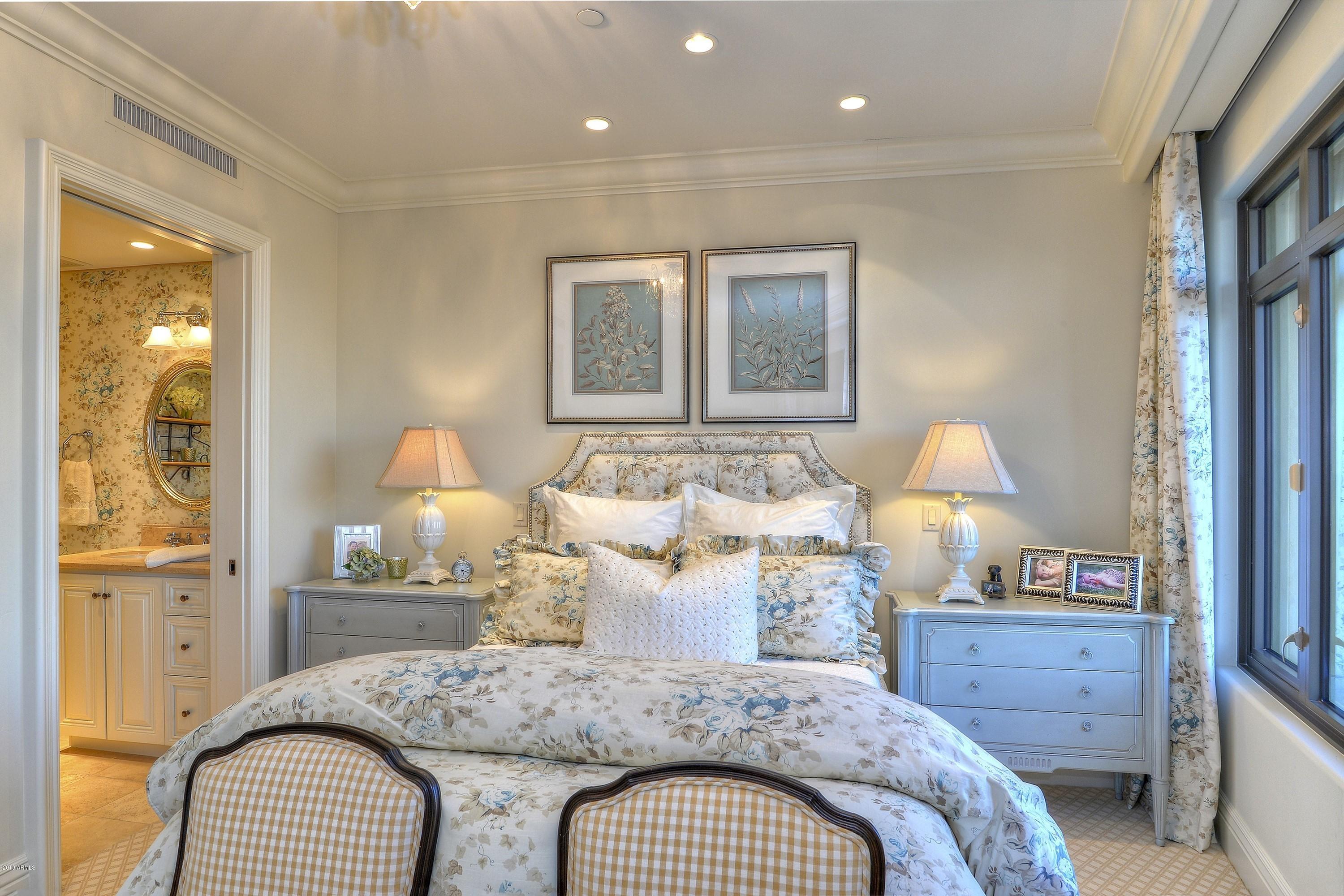 SCOTTSDALE WATERFRONT RESIDENCES - Residential