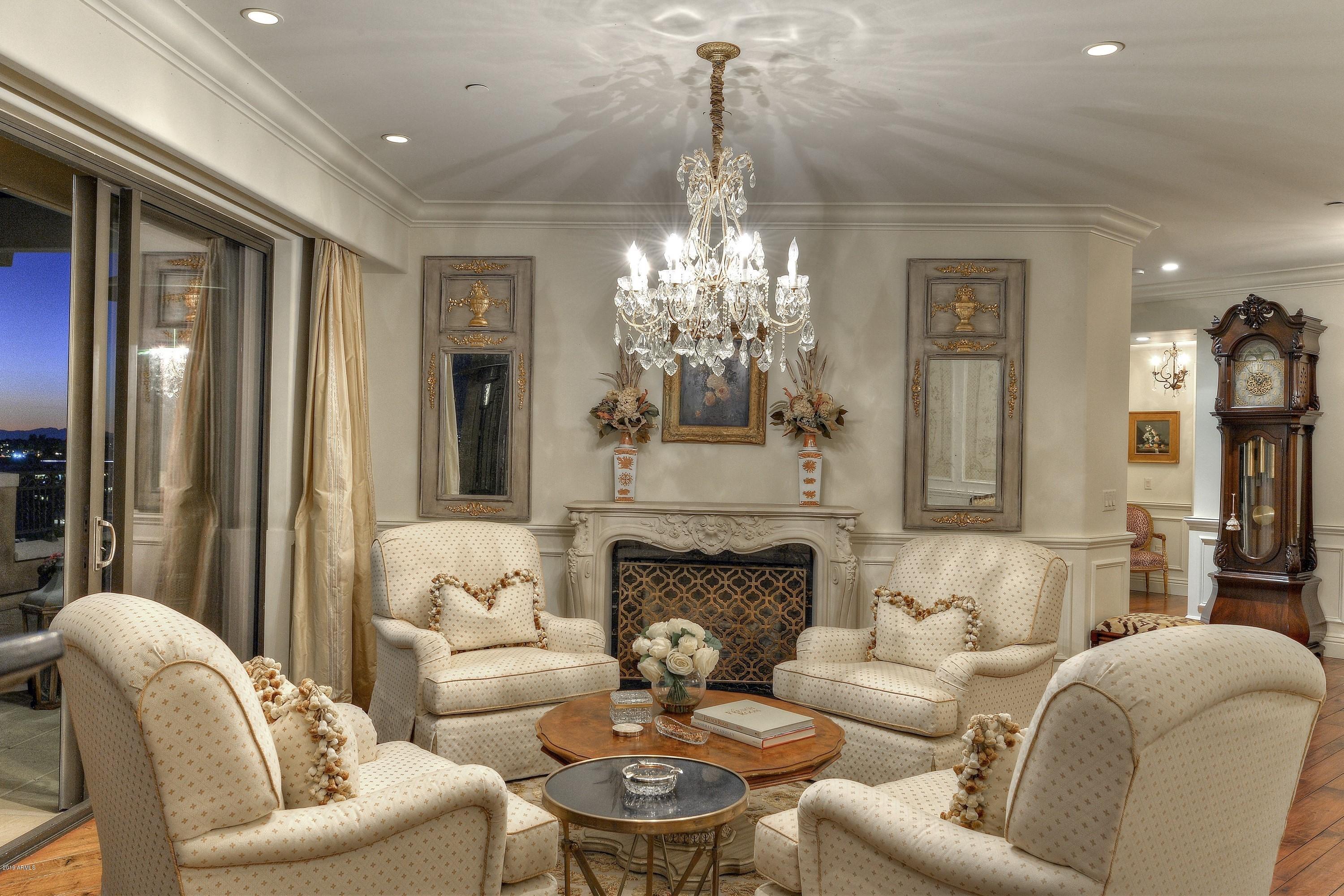 SCOTTSDALE WATERFRONT RESIDENCES - Residential