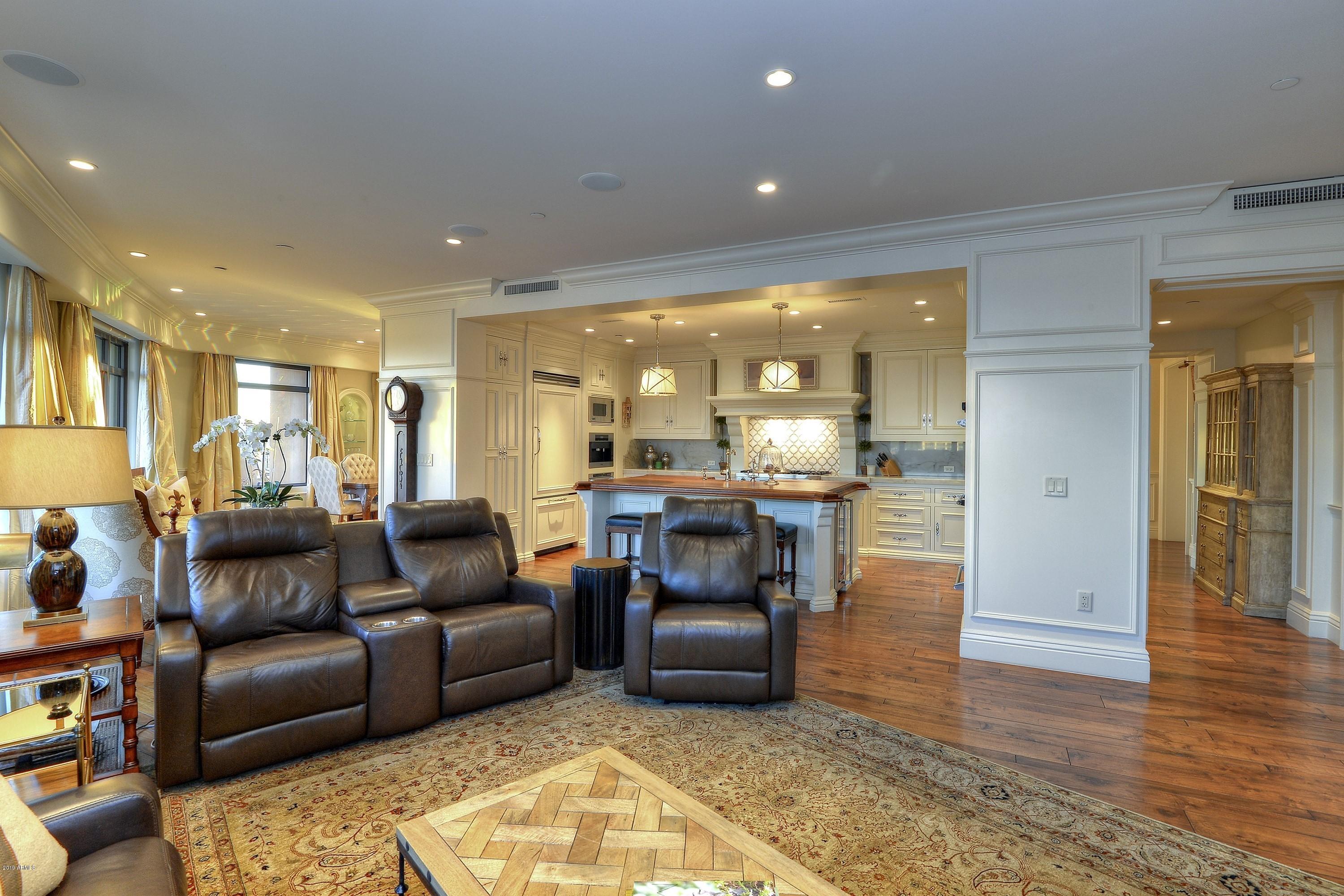 SCOTTSDALE WATERFRONT RESIDENCES - Residential