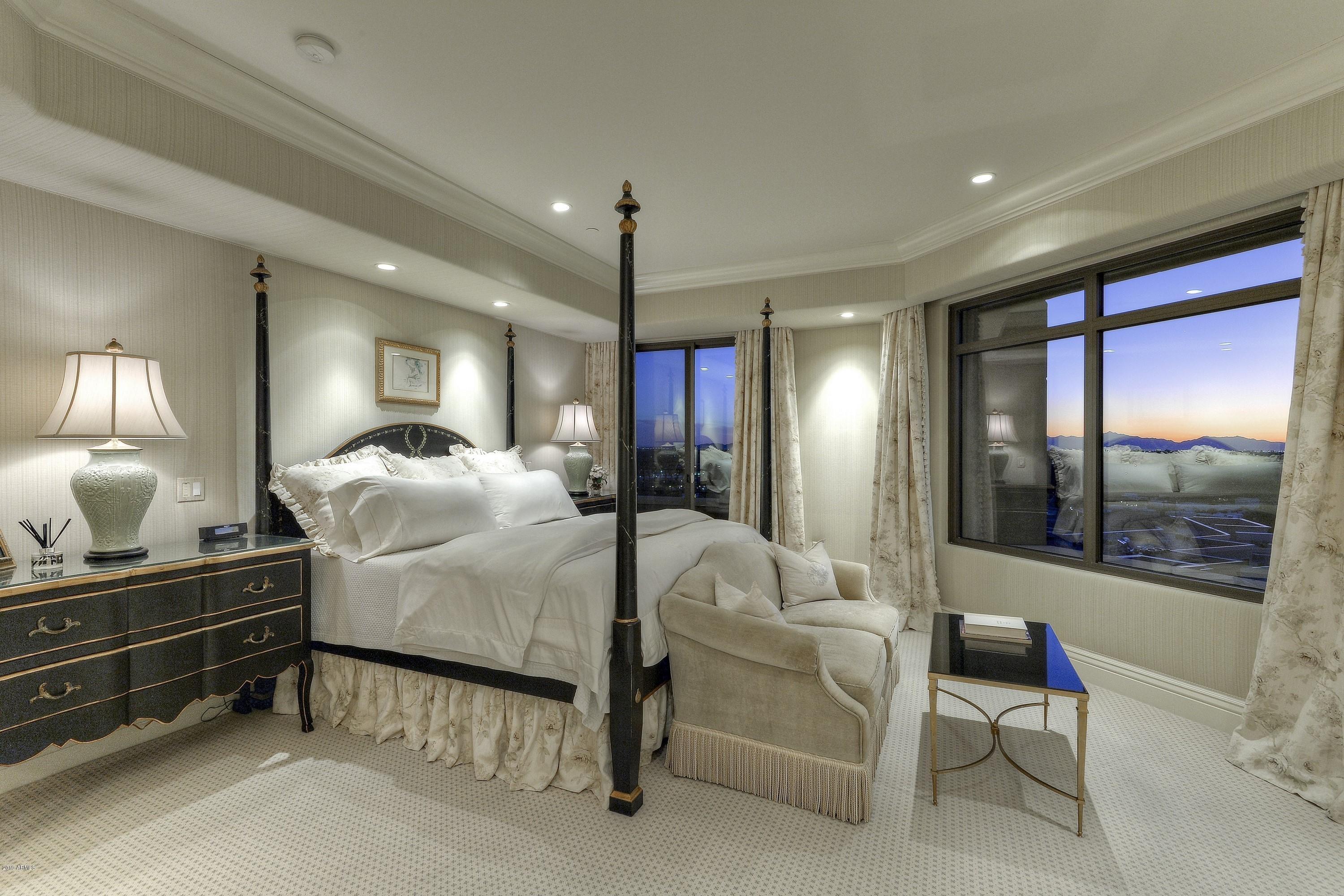 SCOTTSDALE WATERFRONT RESIDENCES - Residential