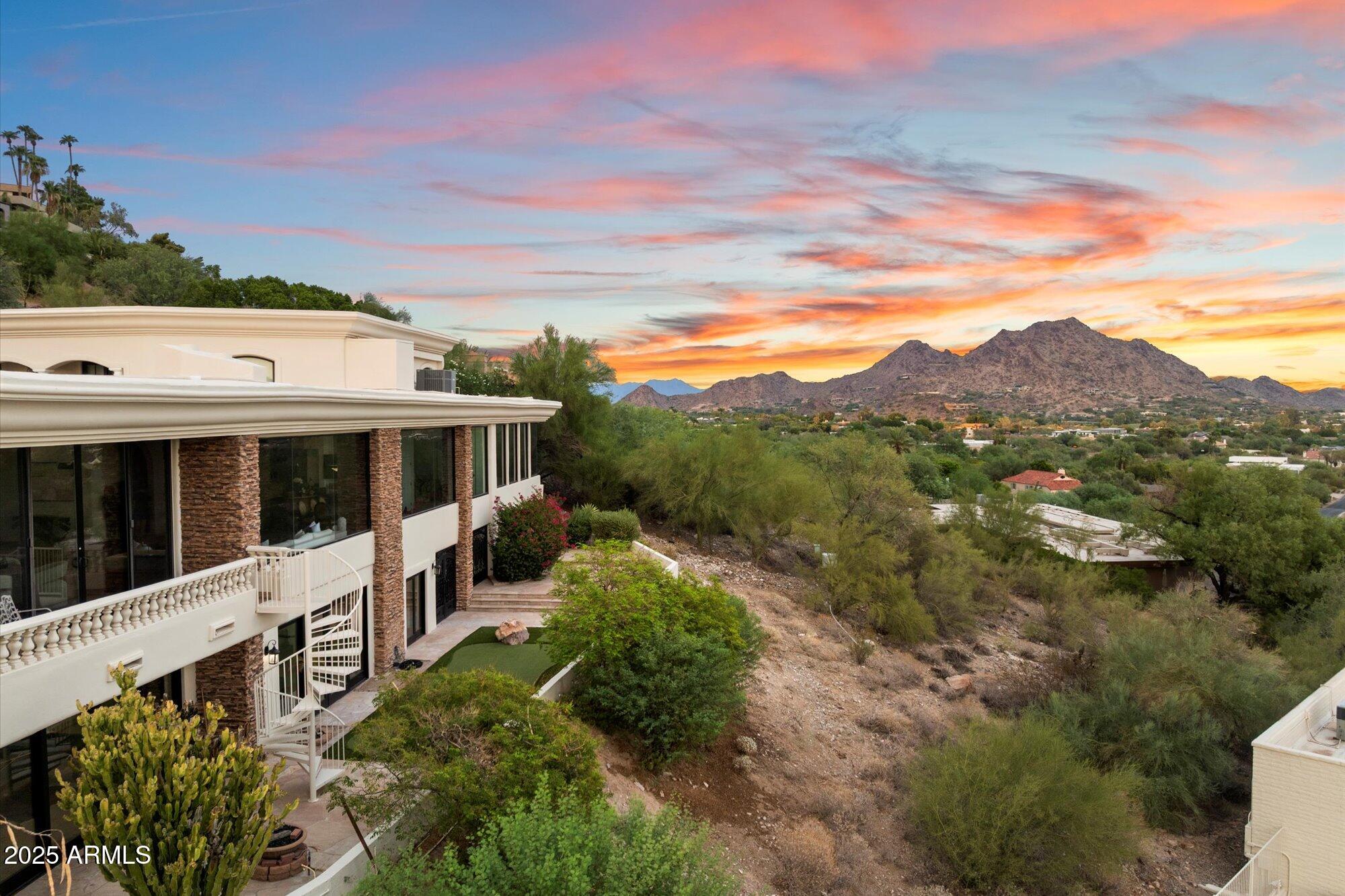 PARADISE HIGHLANDS - Residential