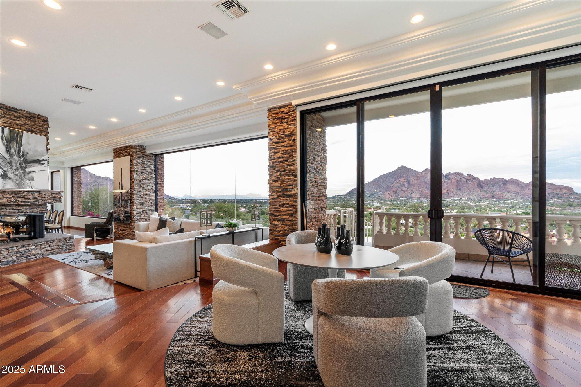 PARADISE HIGHLANDS - Residential