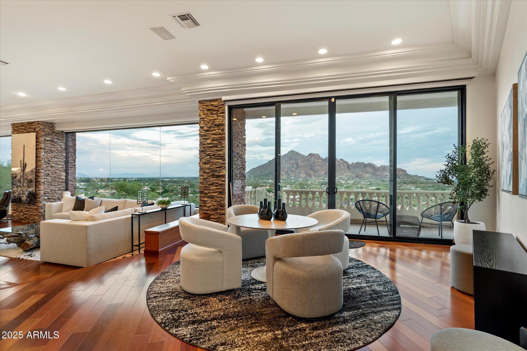 PARADISE HIGHLANDS - Residential
