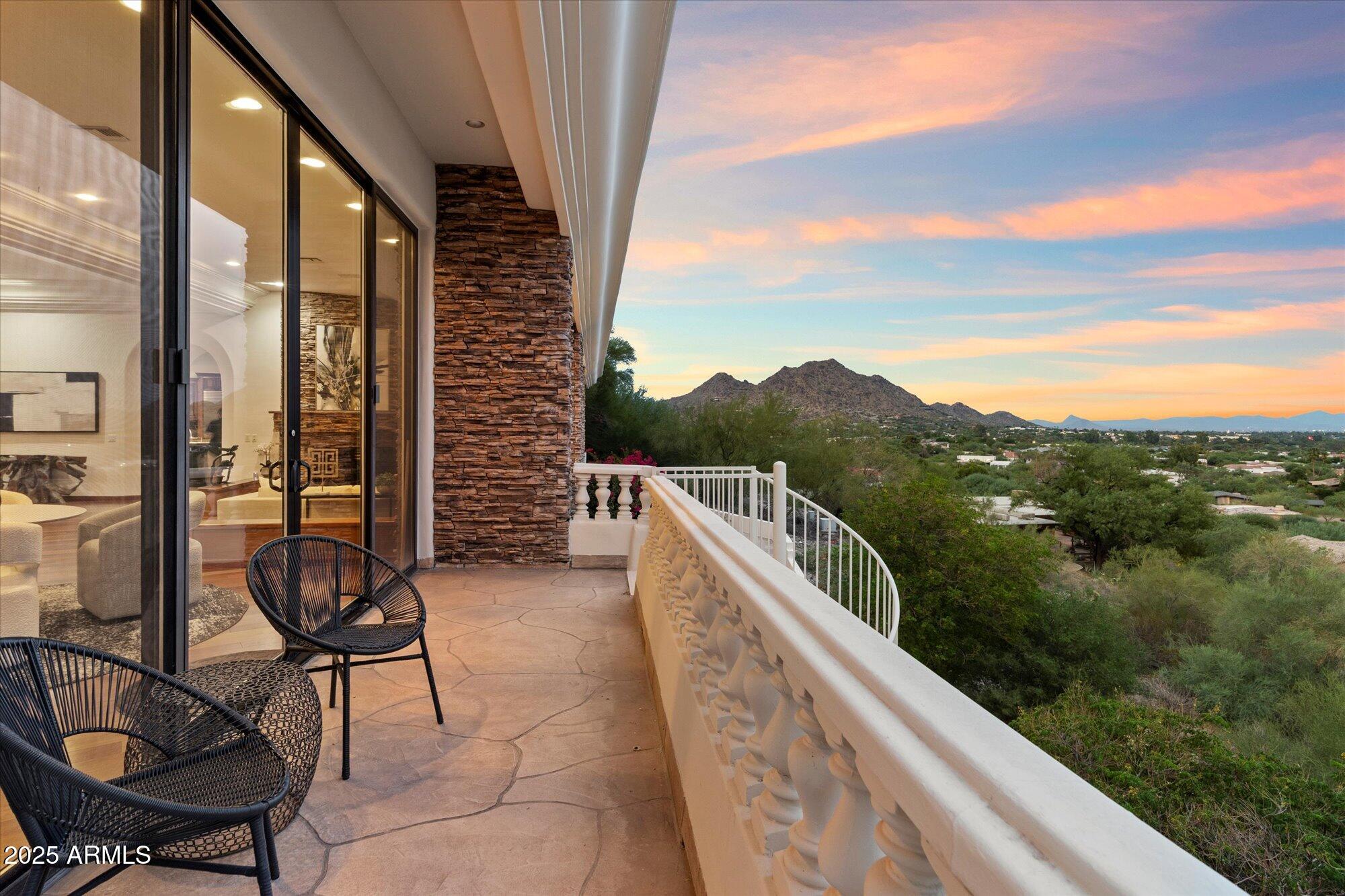 PARADISE HIGHLANDS - Residential