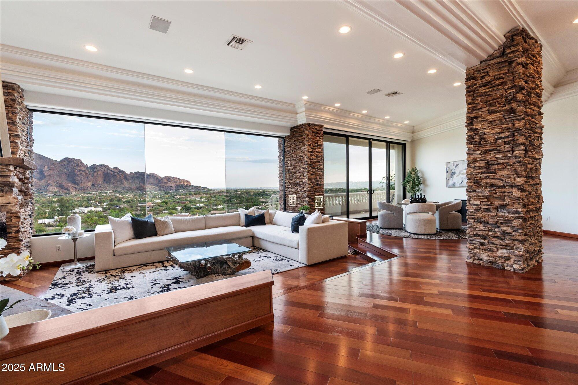 PARADISE HIGHLANDS - Residential