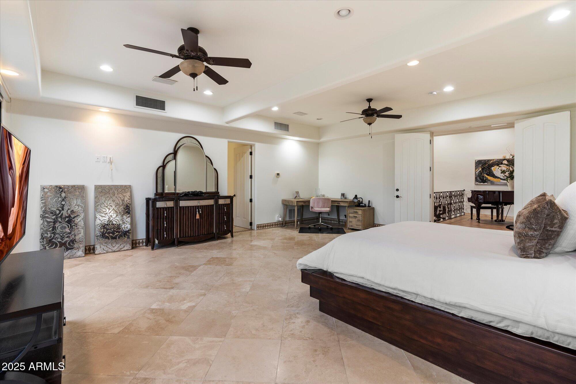 PARADISE HIGHLANDS - Residential
