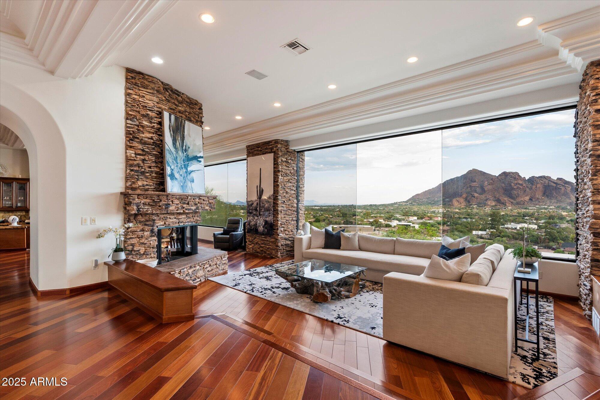 PARADISE HIGHLANDS - Residential