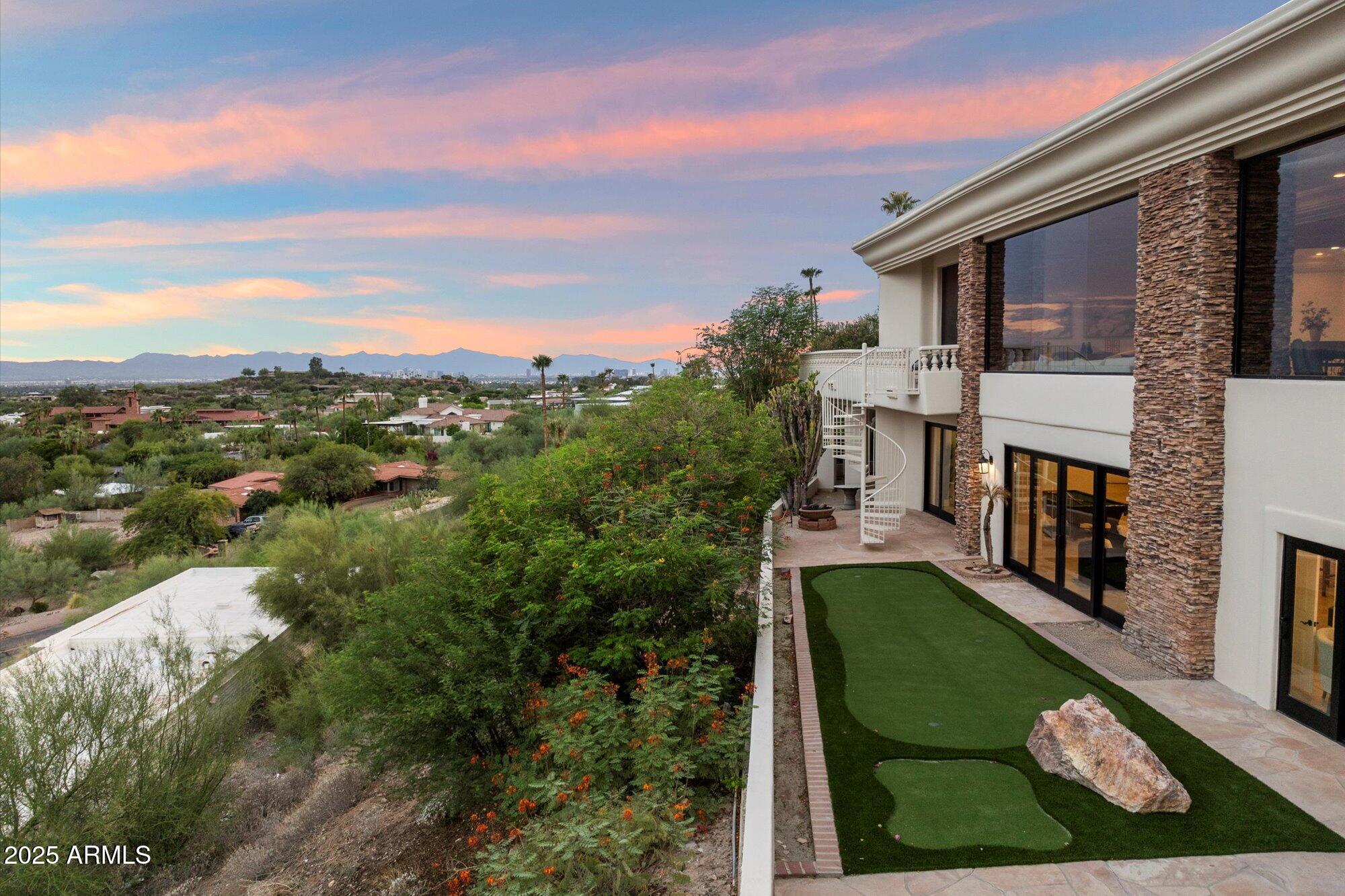 PARADISE HIGHLANDS - Residential