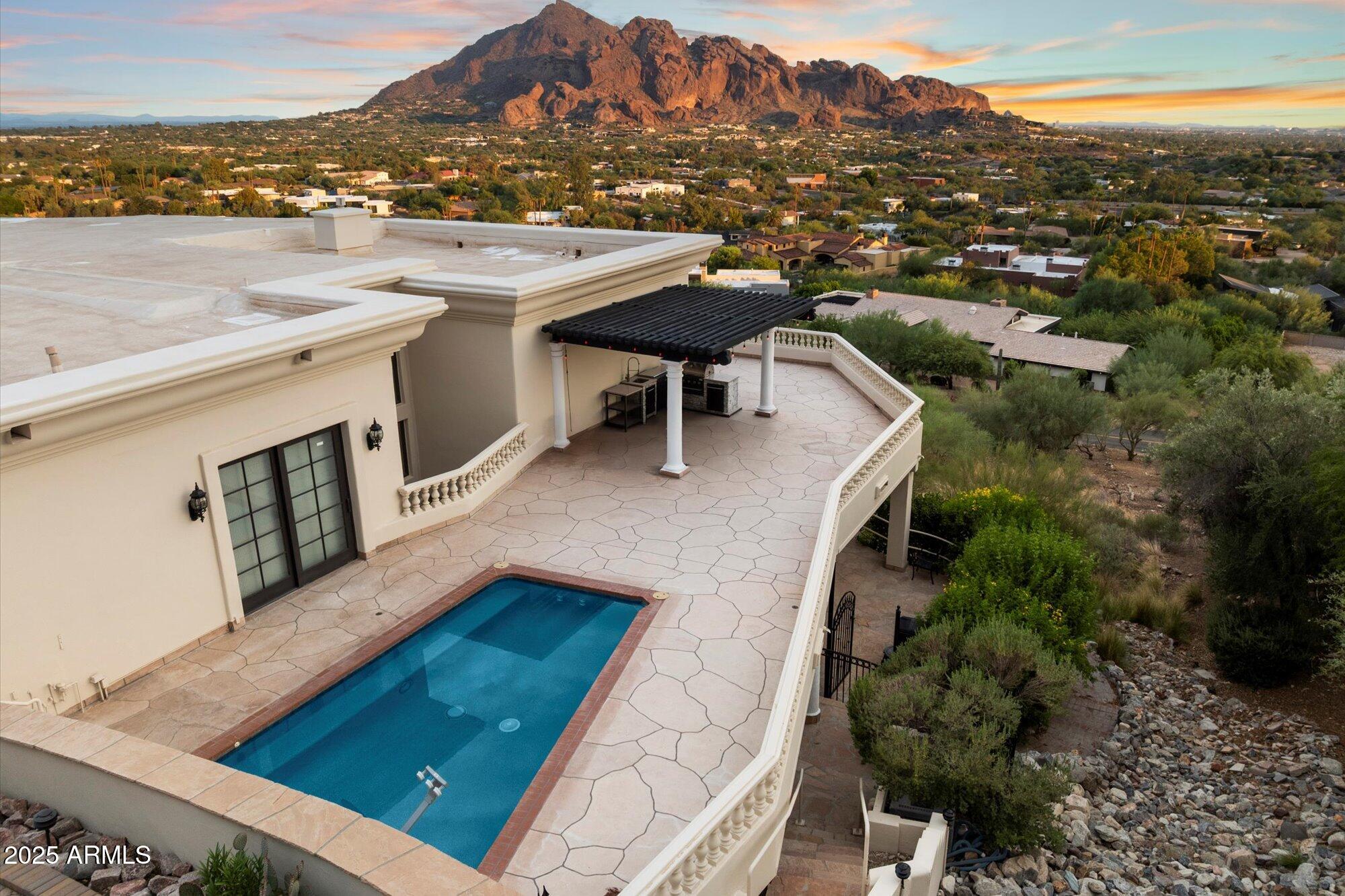 PARADISE HIGHLANDS - Residential