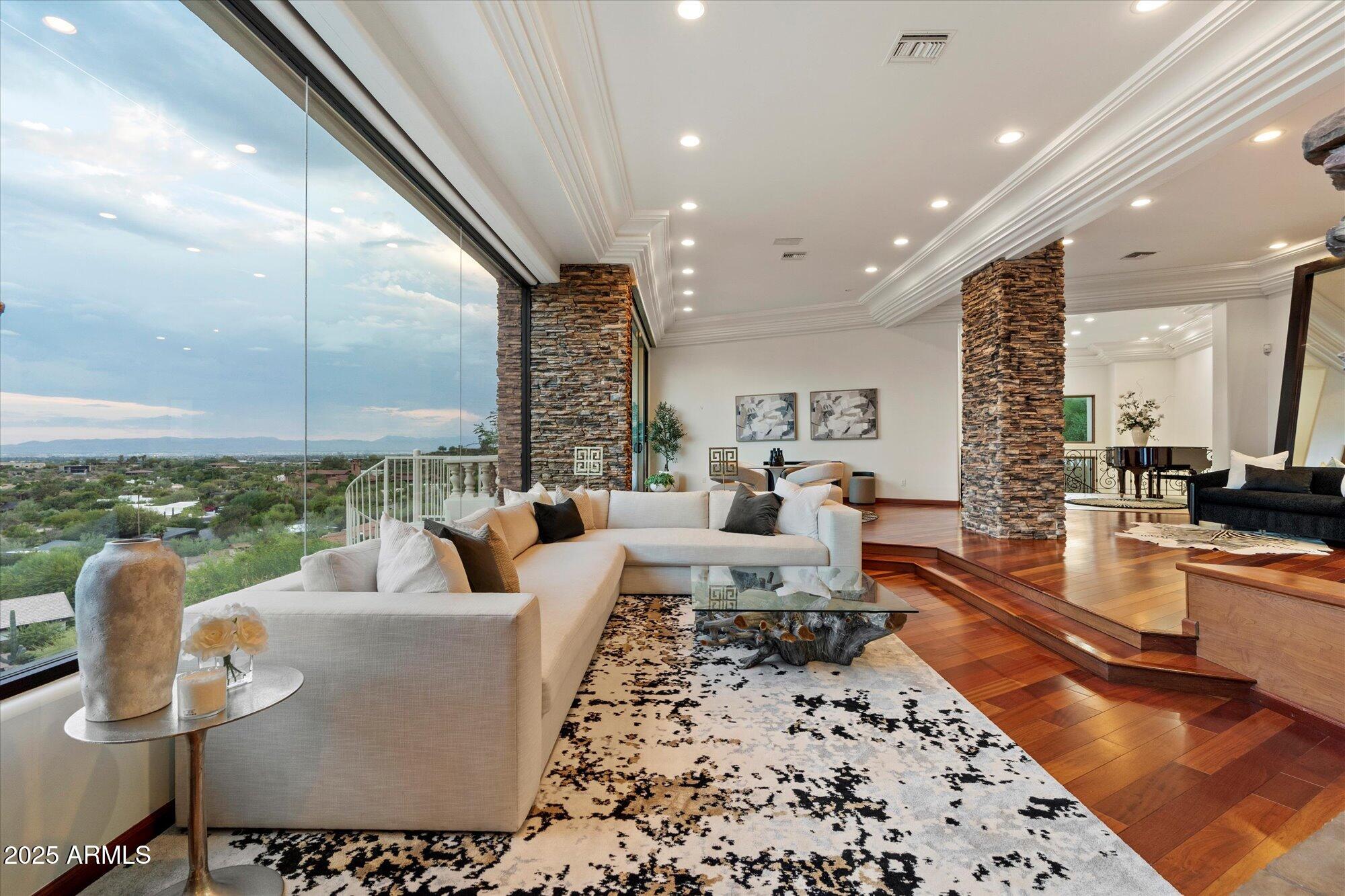PARADISE HIGHLANDS - Residential