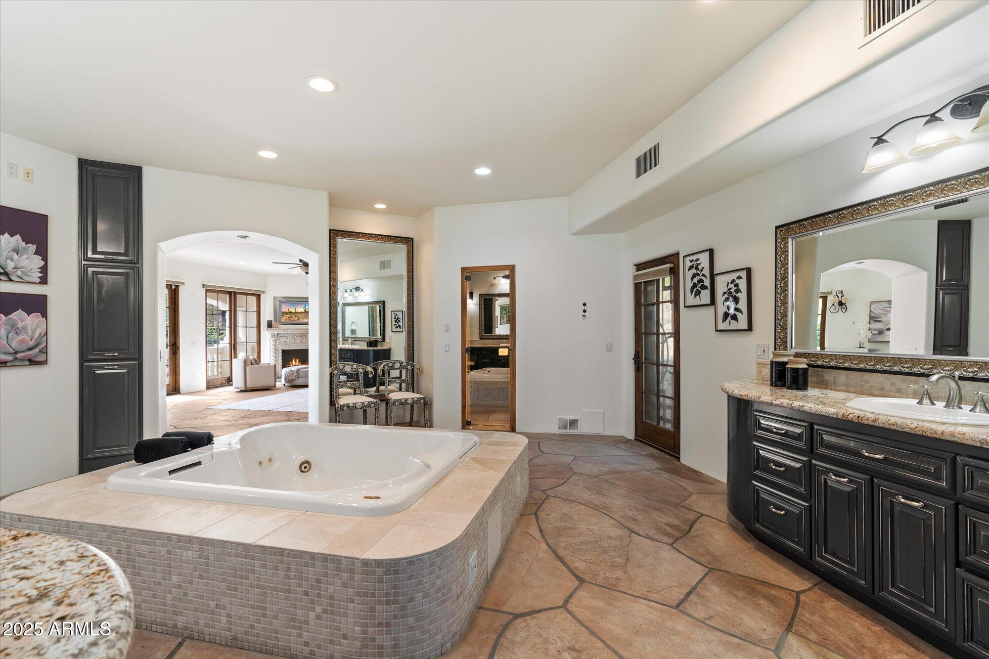 PARADISE HIGHLANDS - Residential