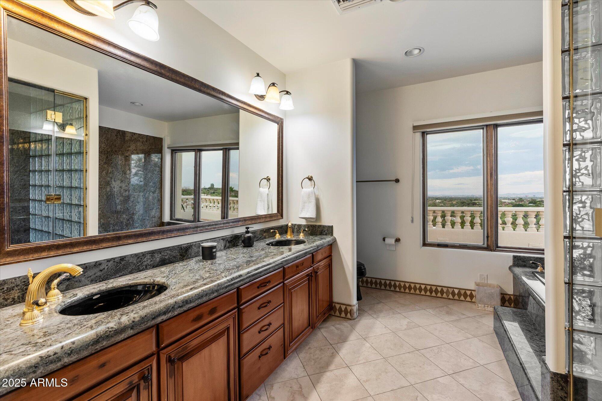 PARADISE HIGHLANDS - Residential