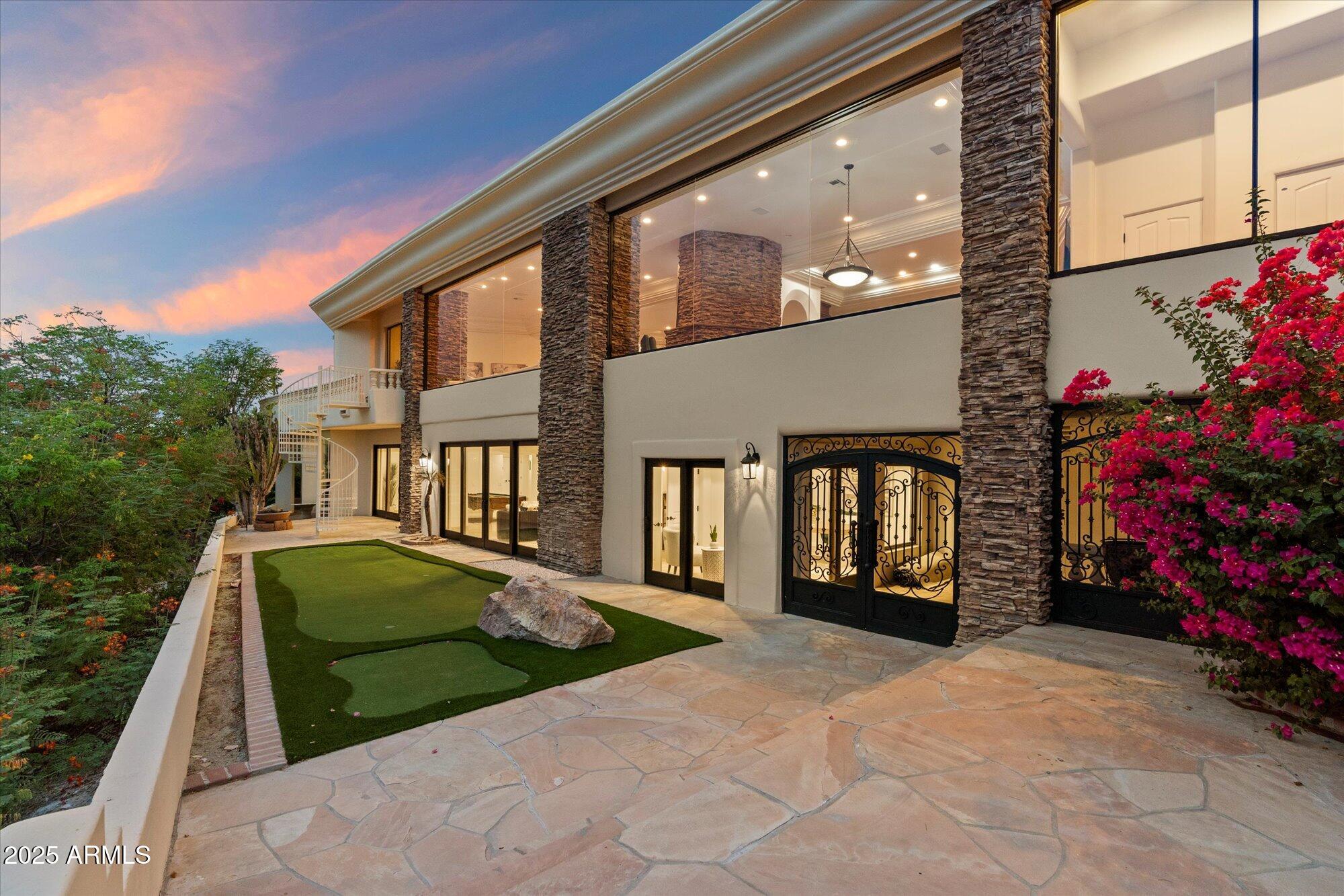 PARADISE HIGHLANDS - Residential