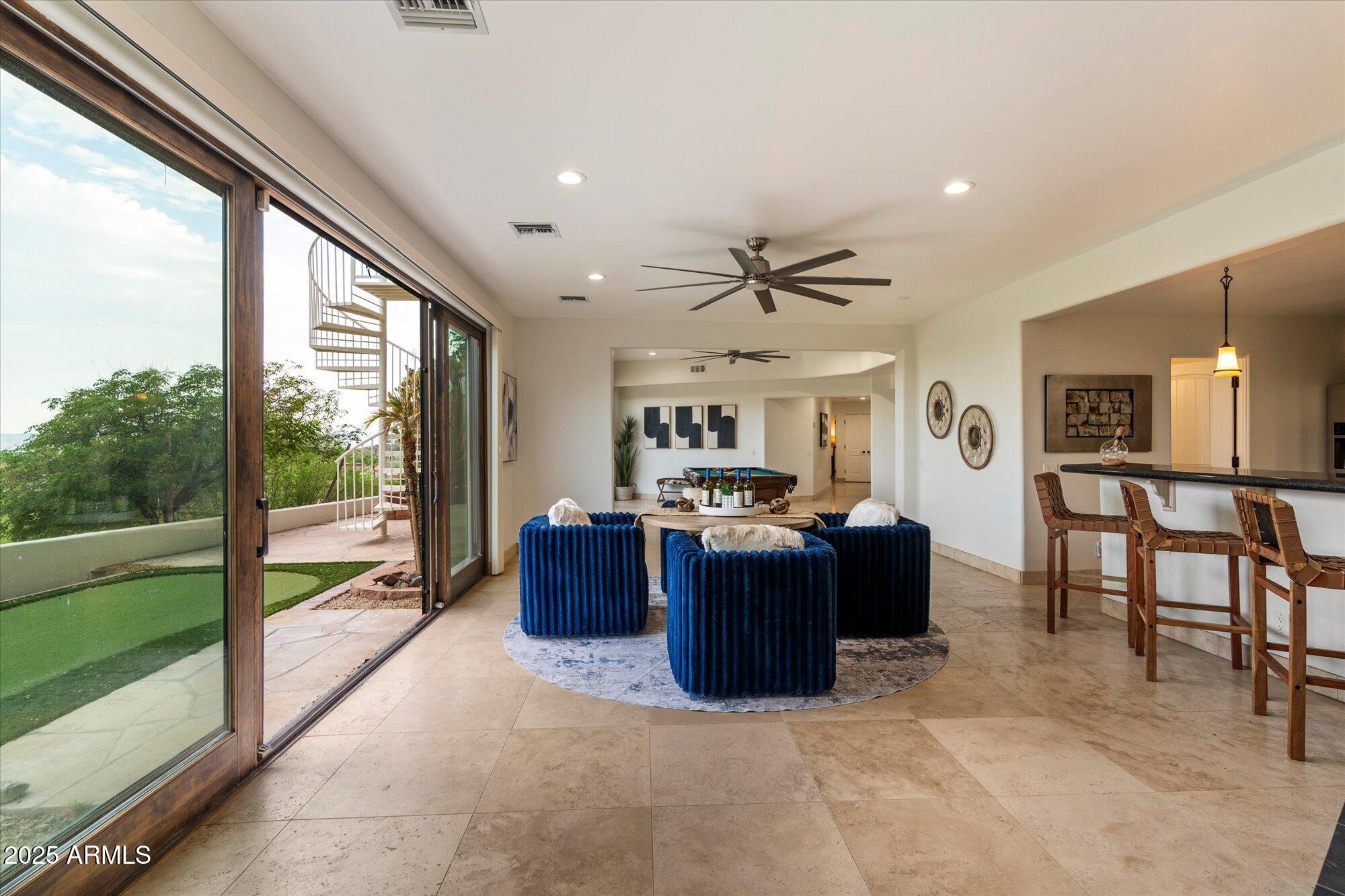 PARADISE HIGHLANDS - Residential