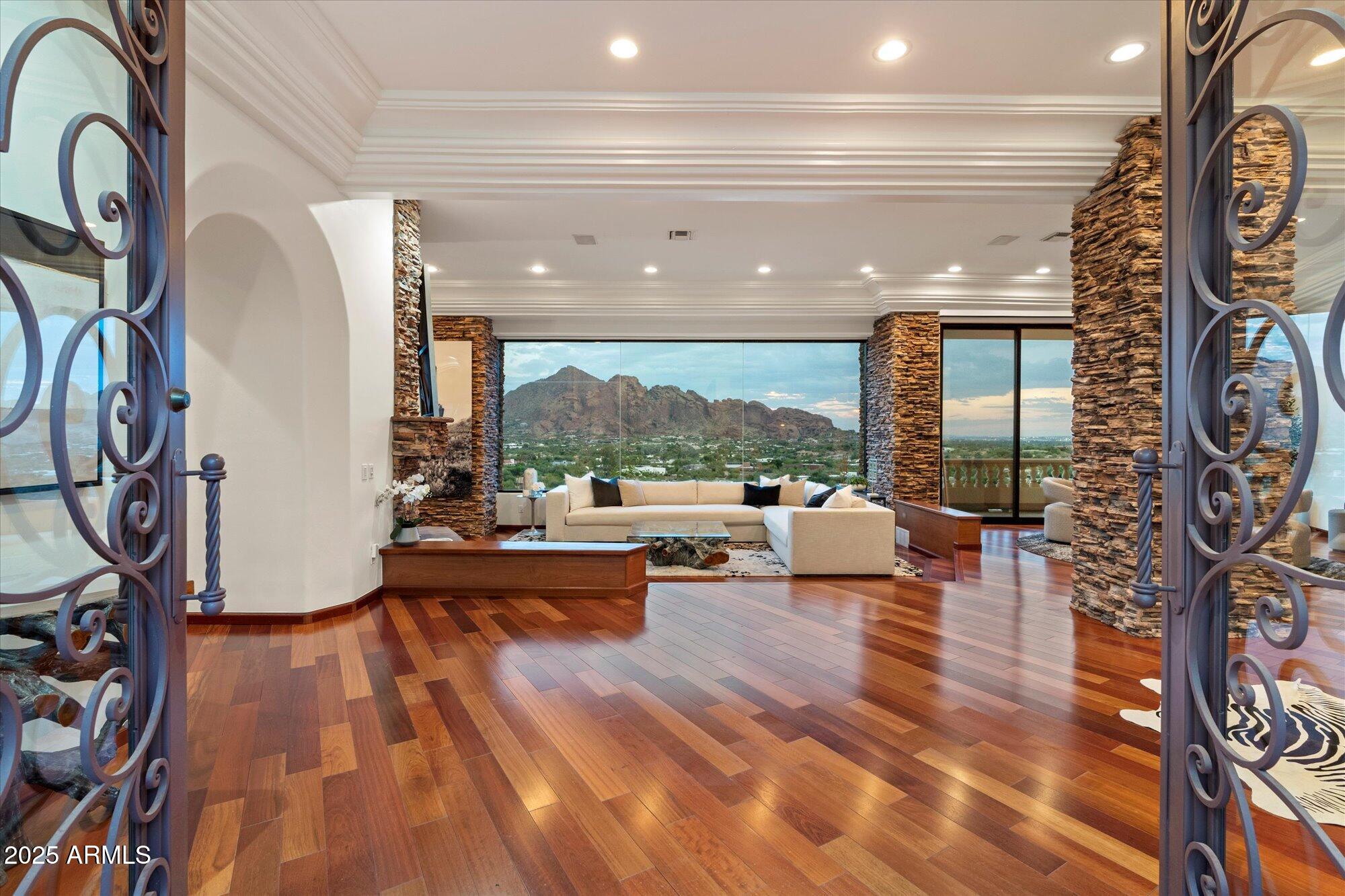 PARADISE HIGHLANDS - Residential